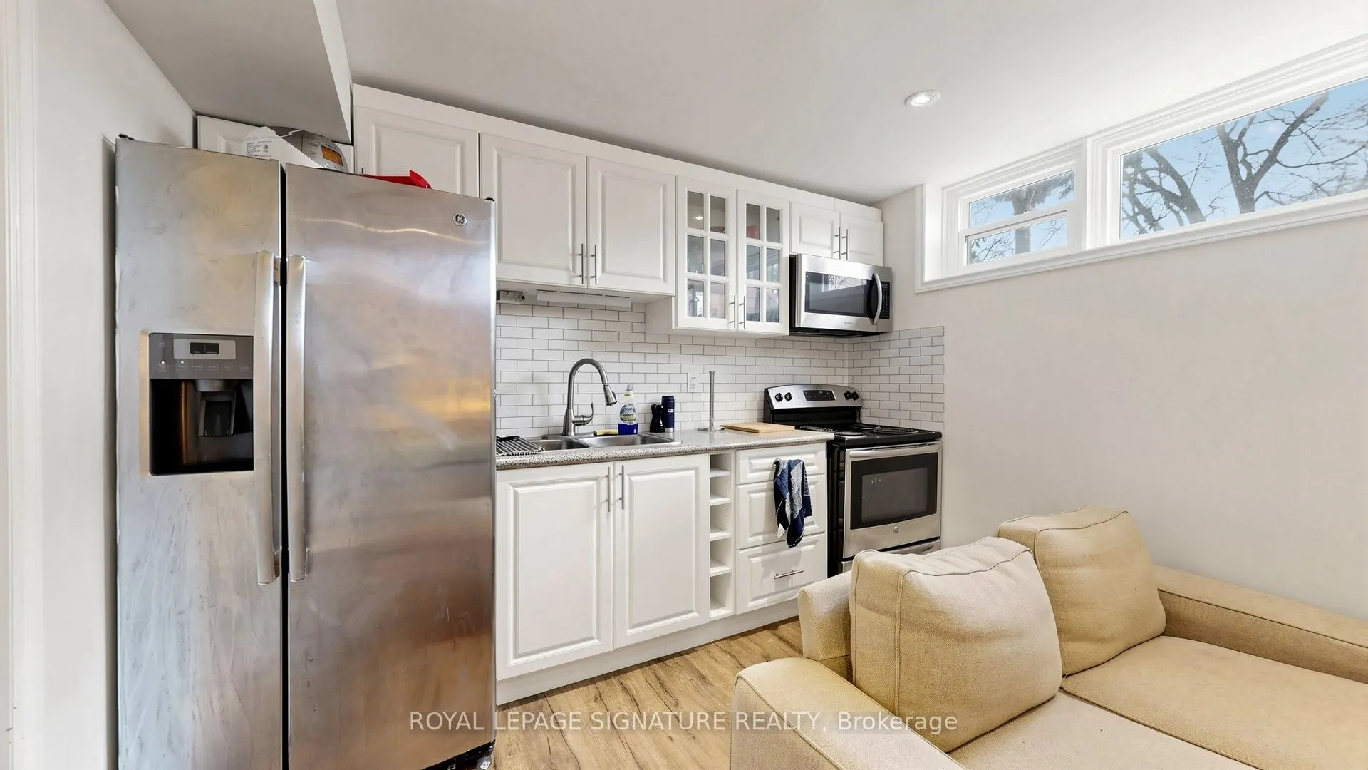 33 Neapolitan Drive