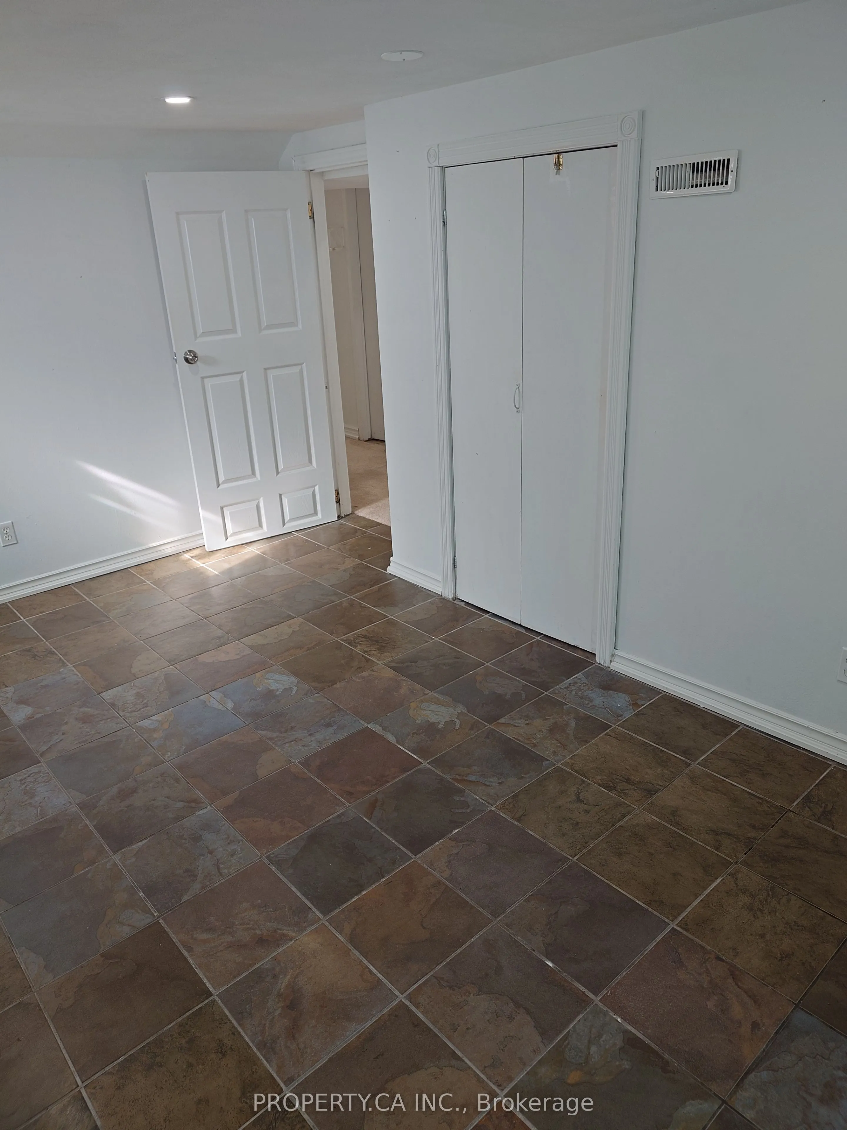 883 Grenoble Boulevard #Basement
