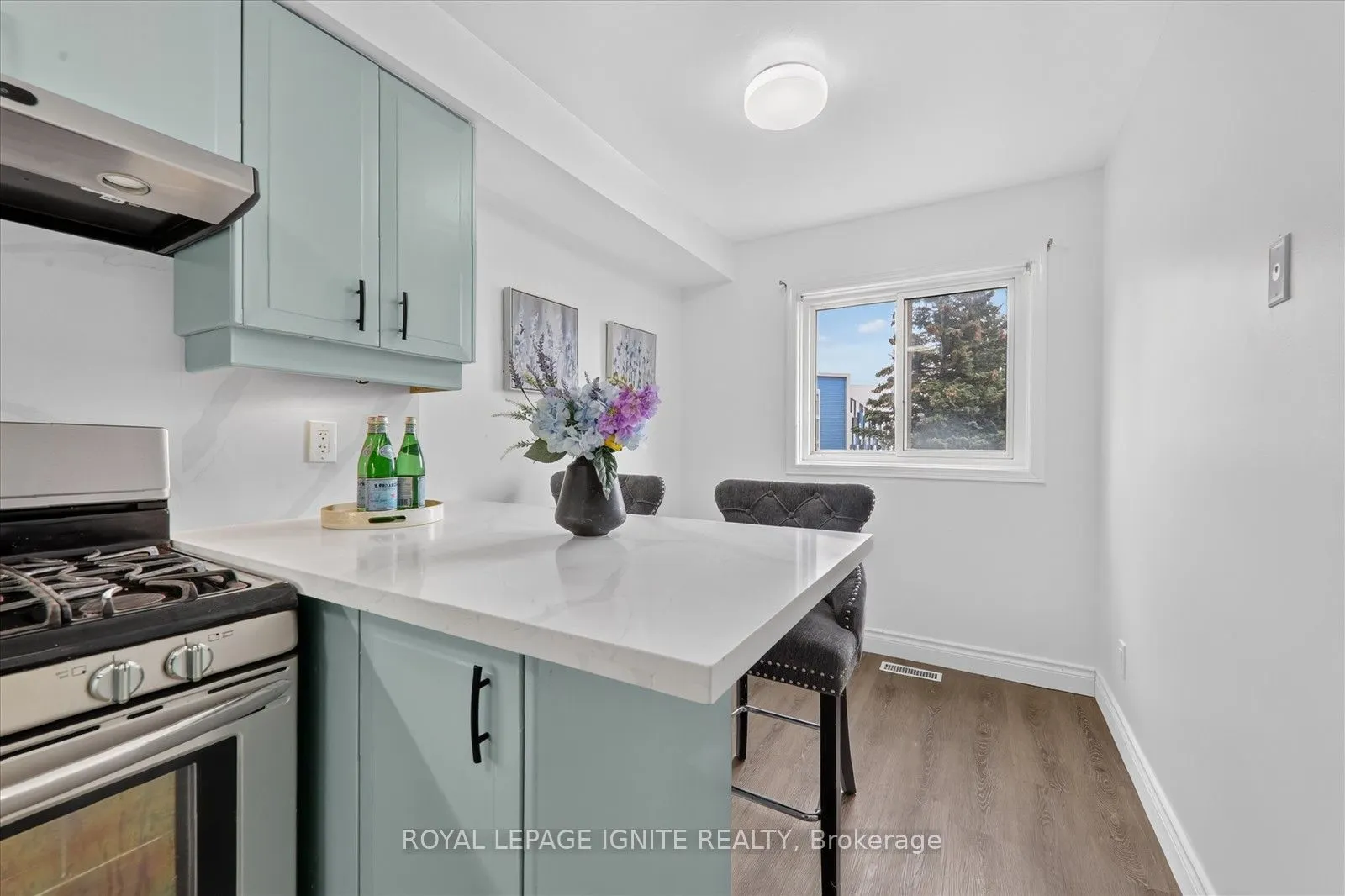 200 Murison Boulevard #33