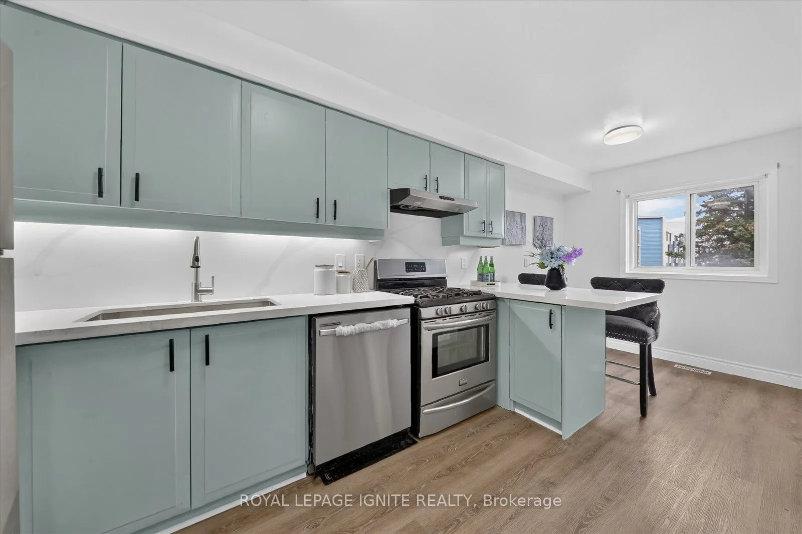 200 Murison Boulevard #33