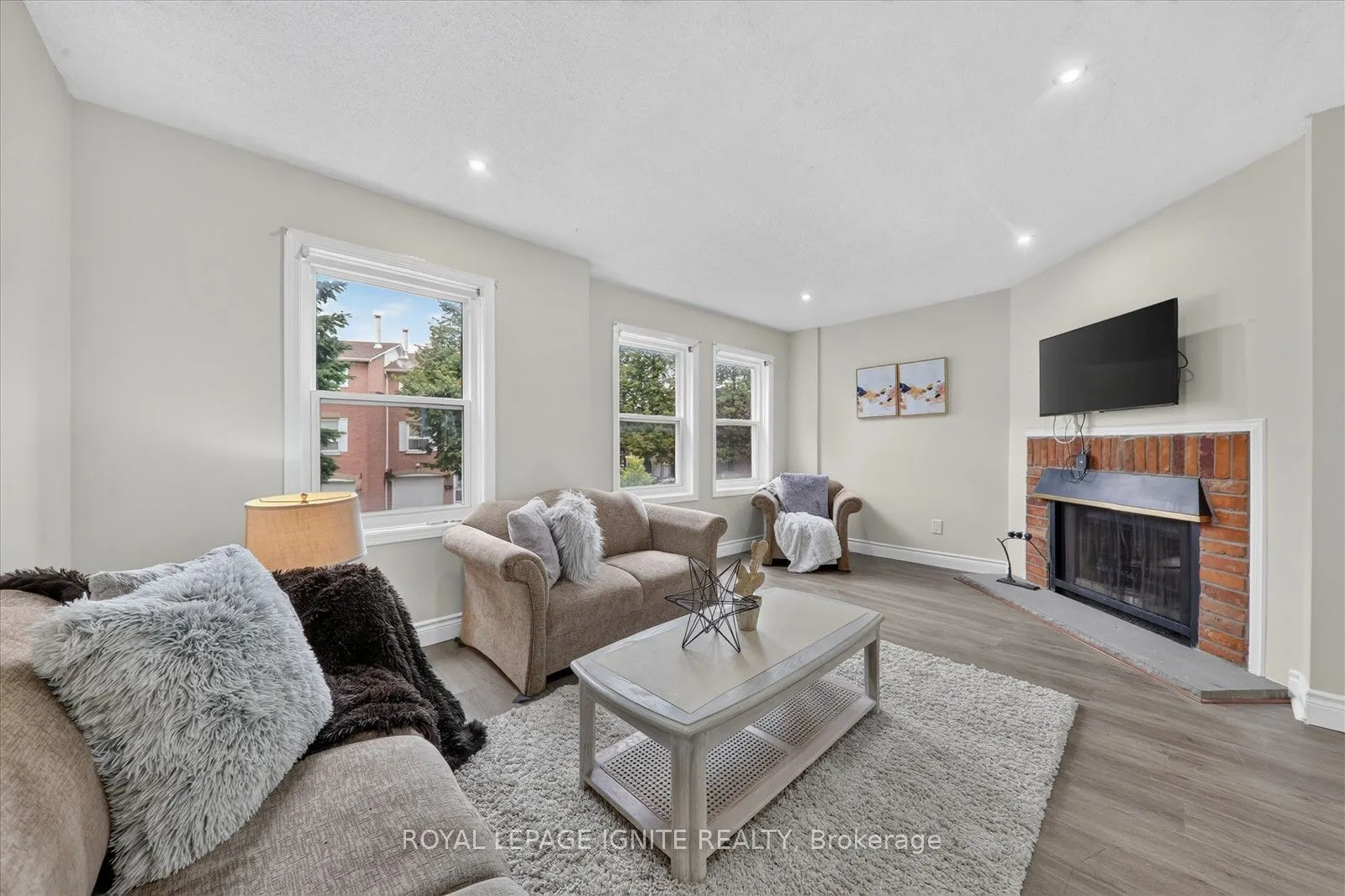 200 Murison Boulevard #33