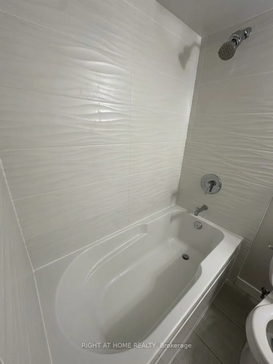 20 Meadowglen Place #1607