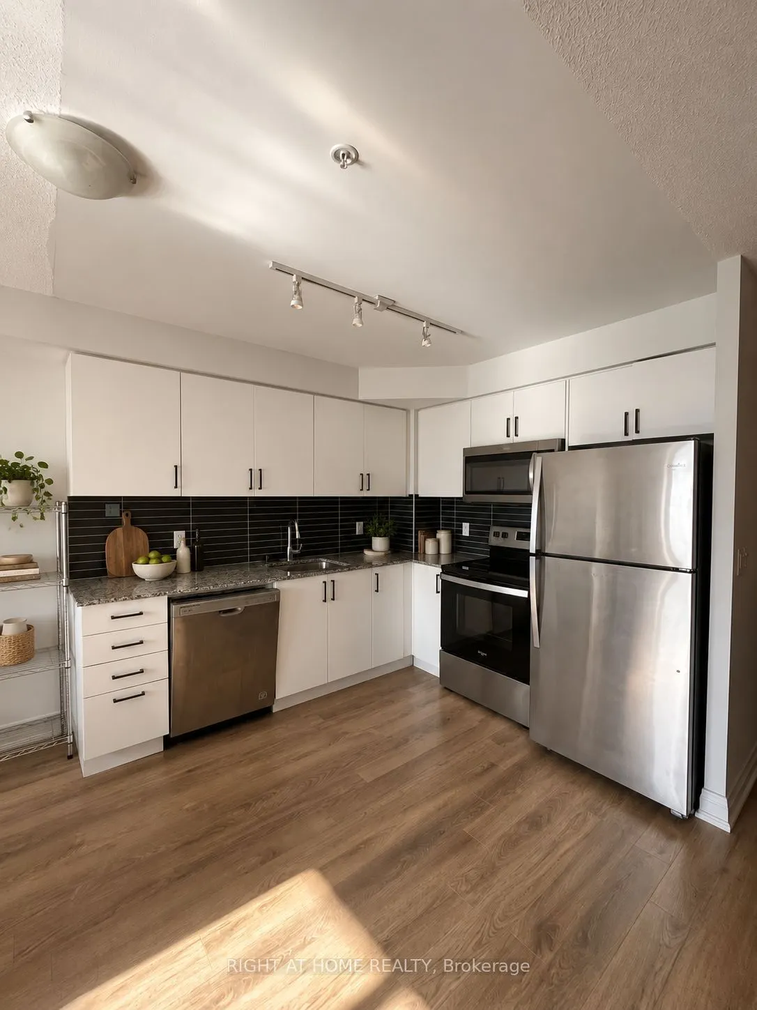 20 Meadowglen Place #1607