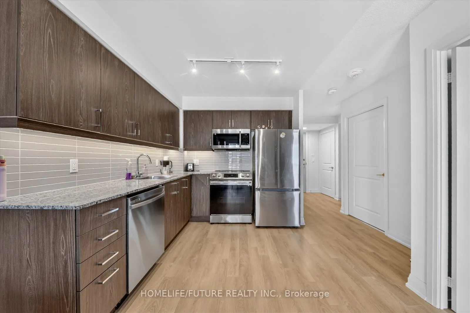 20 Meadowglen Place #907