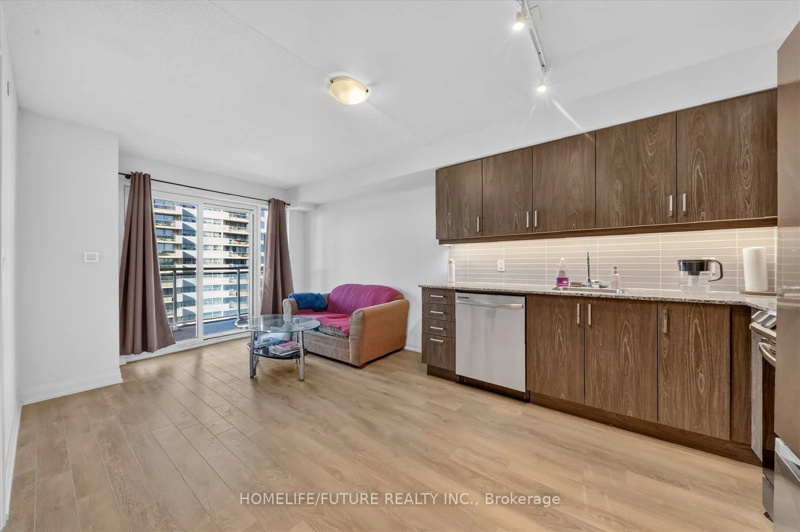 20 Meadowglen Place #907