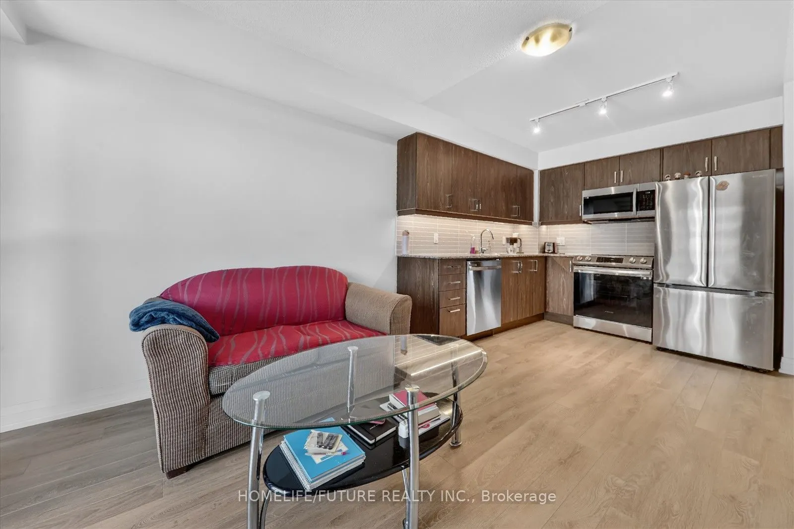 20 Meadowglen Place #907