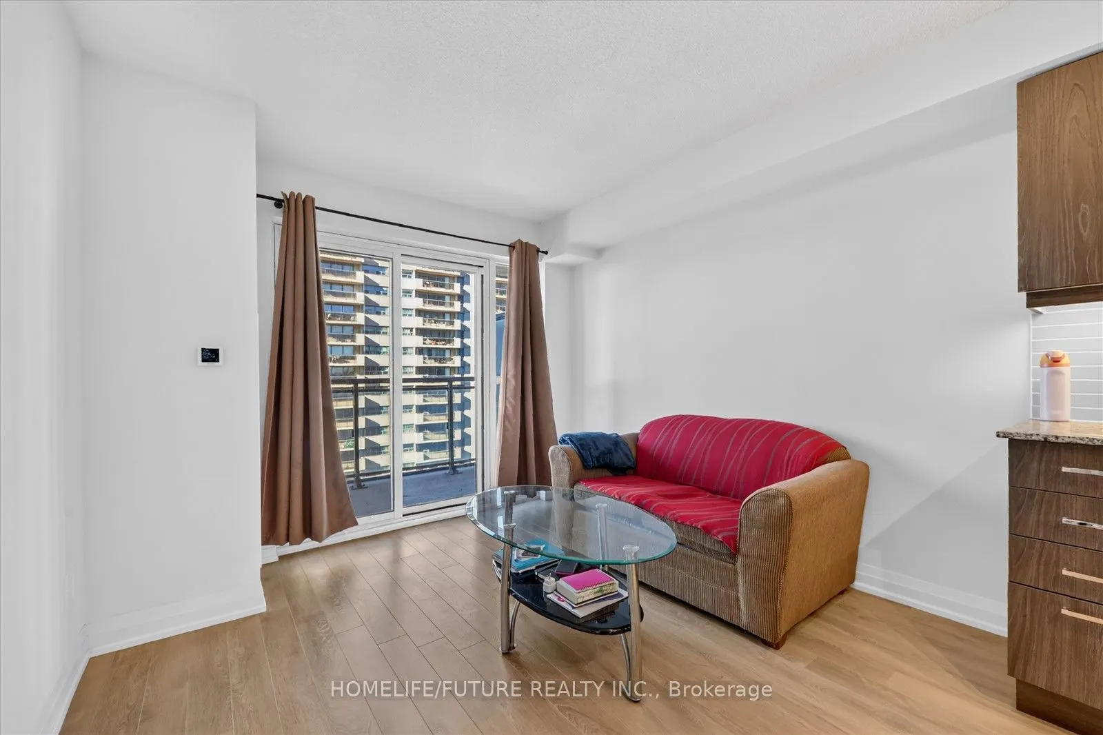 20 Meadowglen Place #907