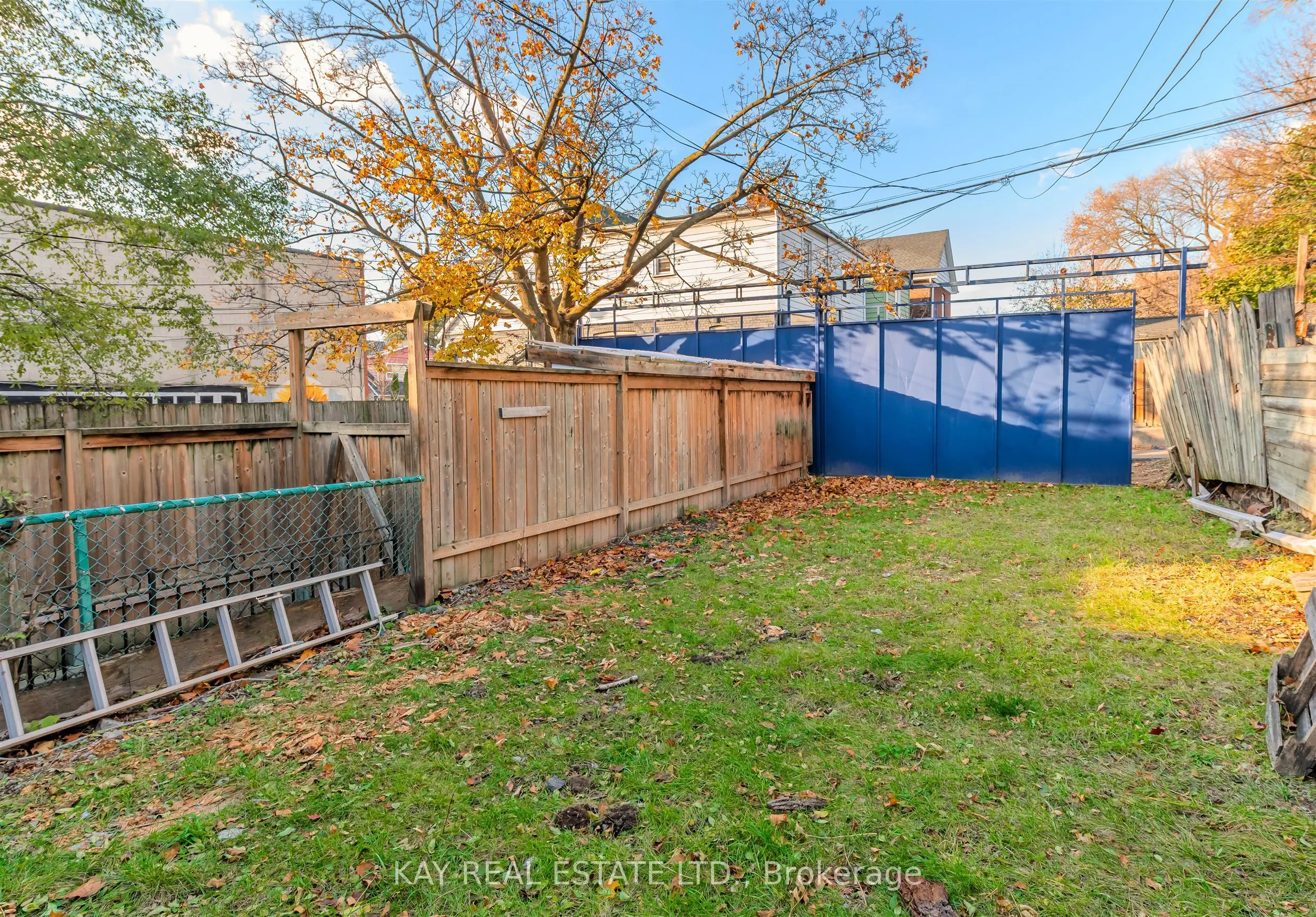 1394 Gerrard Street E