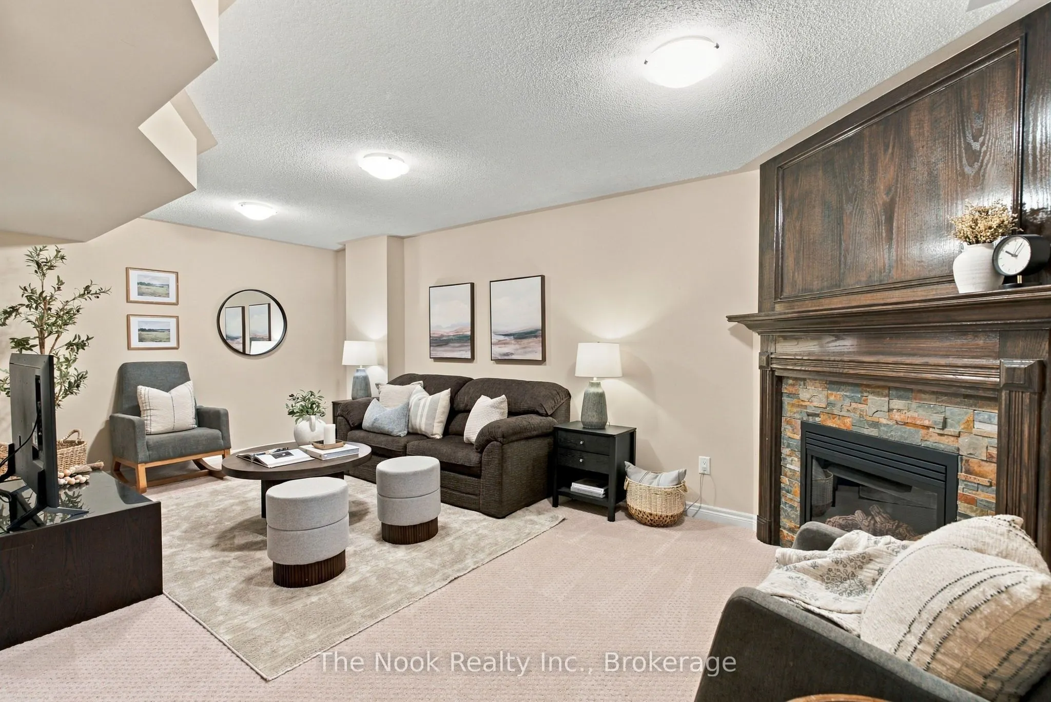 966 Hinterland Court