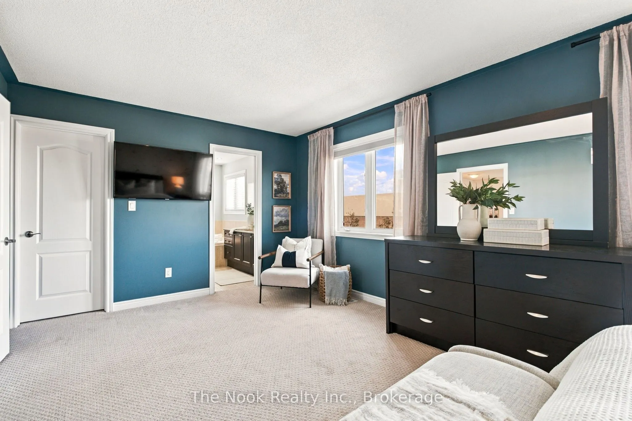 966 Hinterland Court
