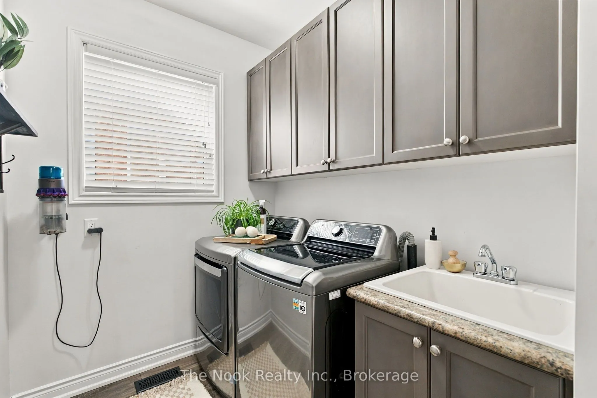 966 Hinterland Court