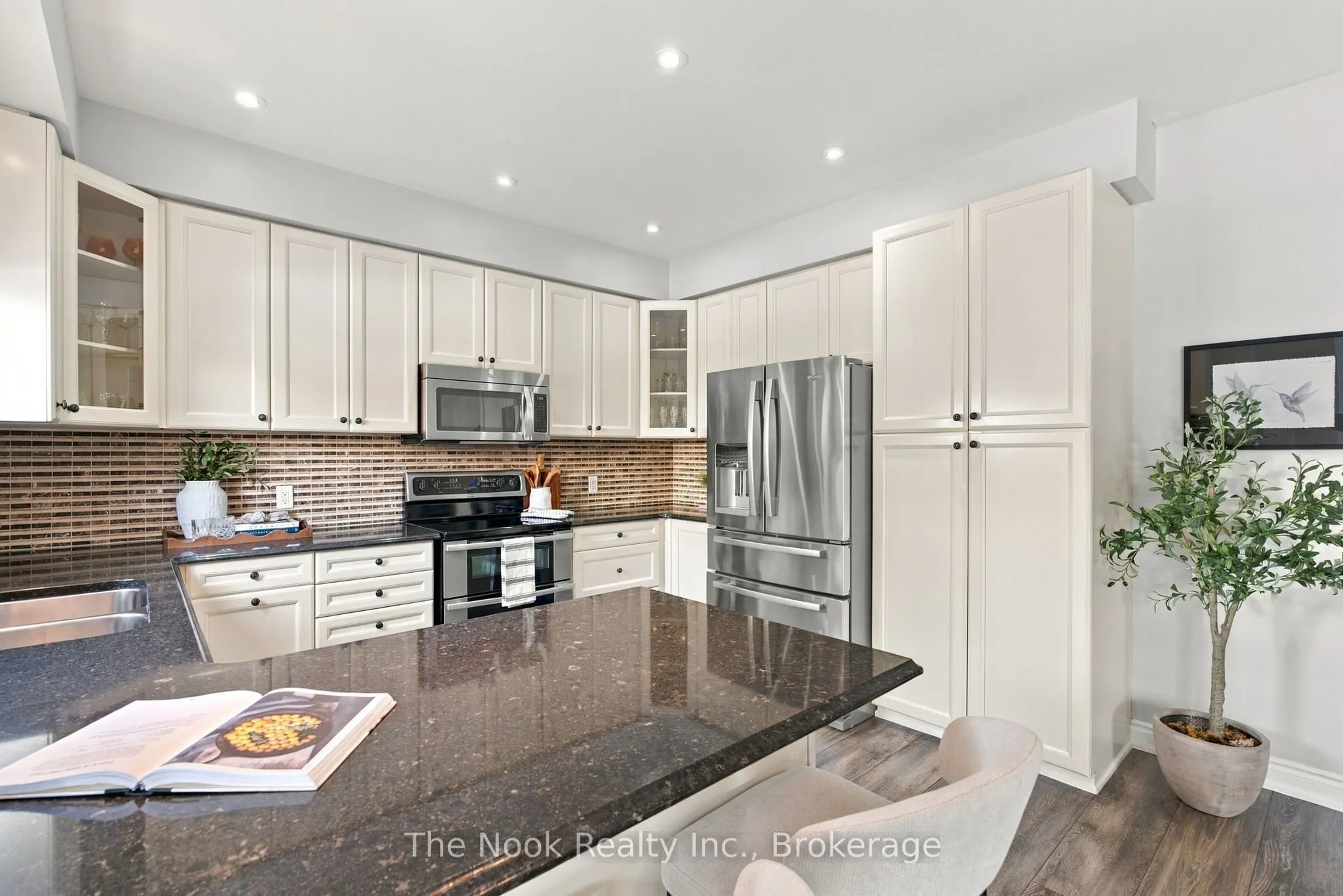 966 Hinterland Court