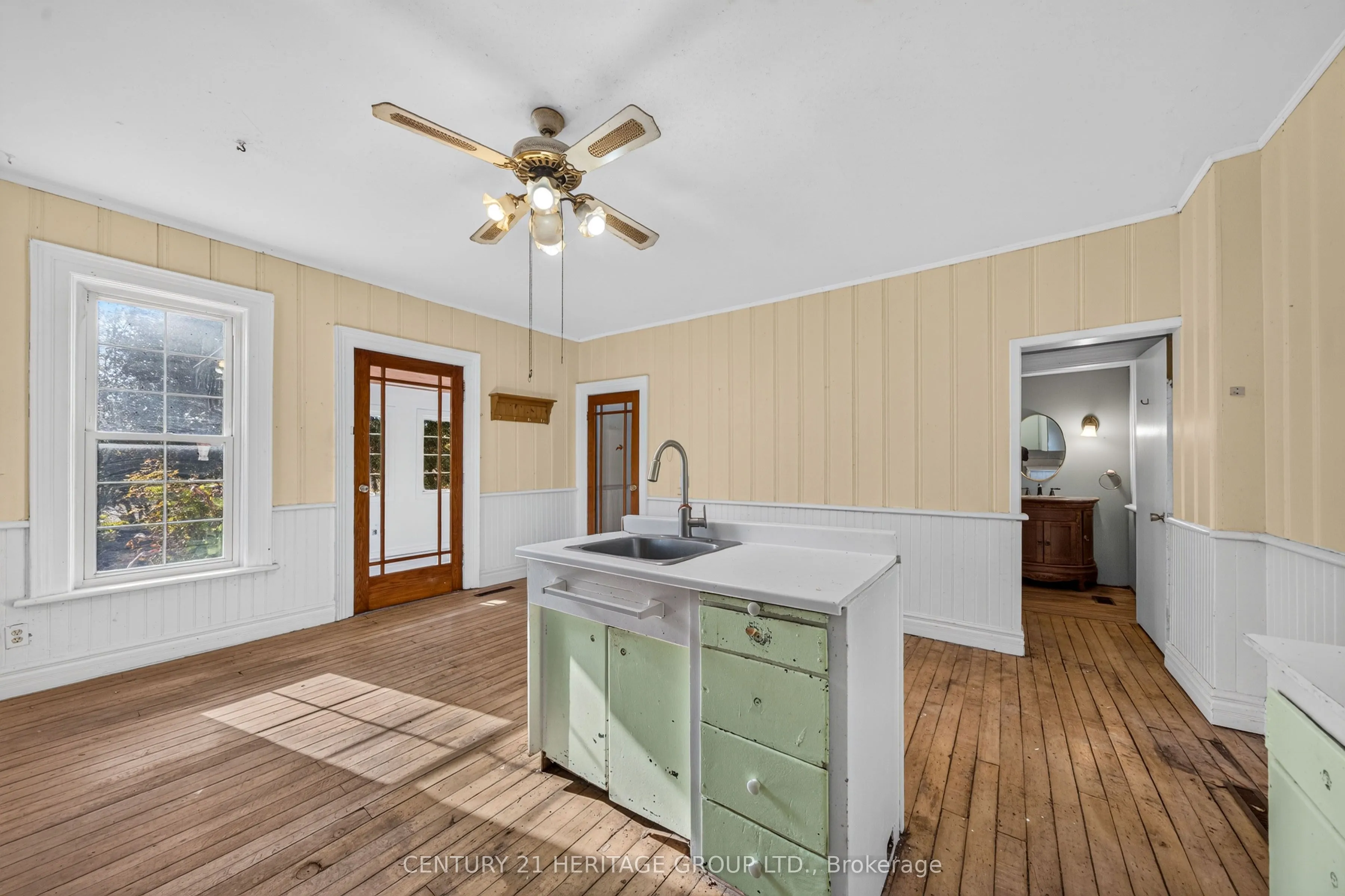 210 Highway 7 Highway