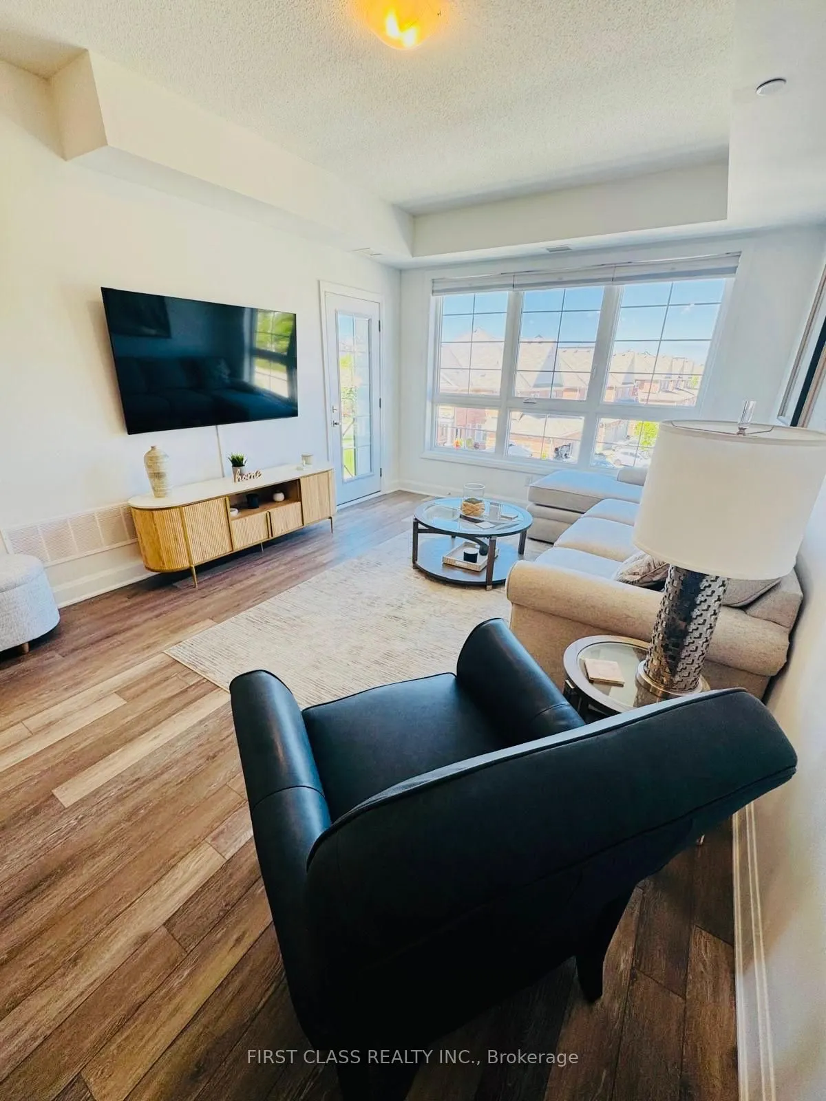 50 Lakebreeze Drive #306