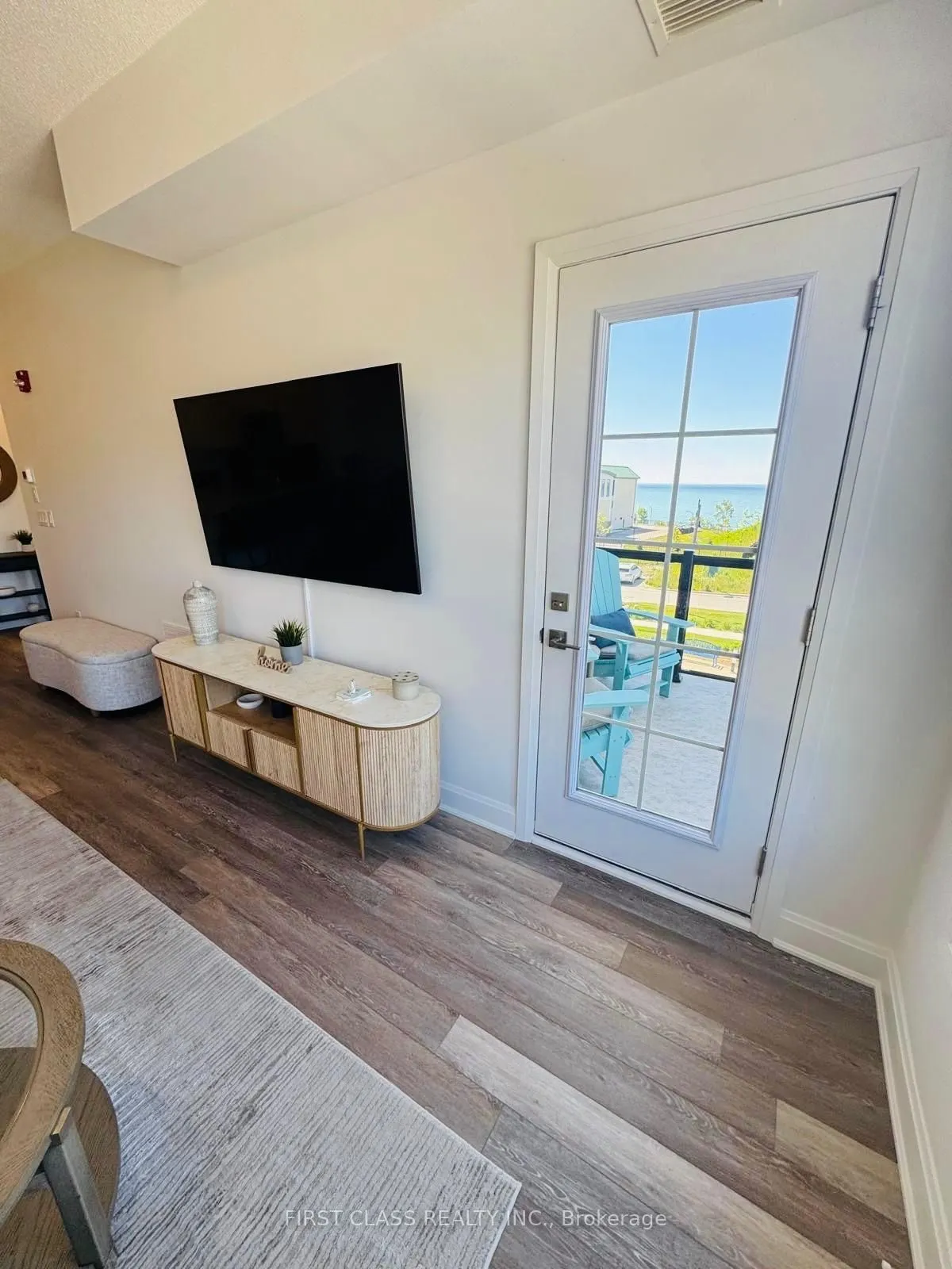 50 Lakebreeze Drive #306