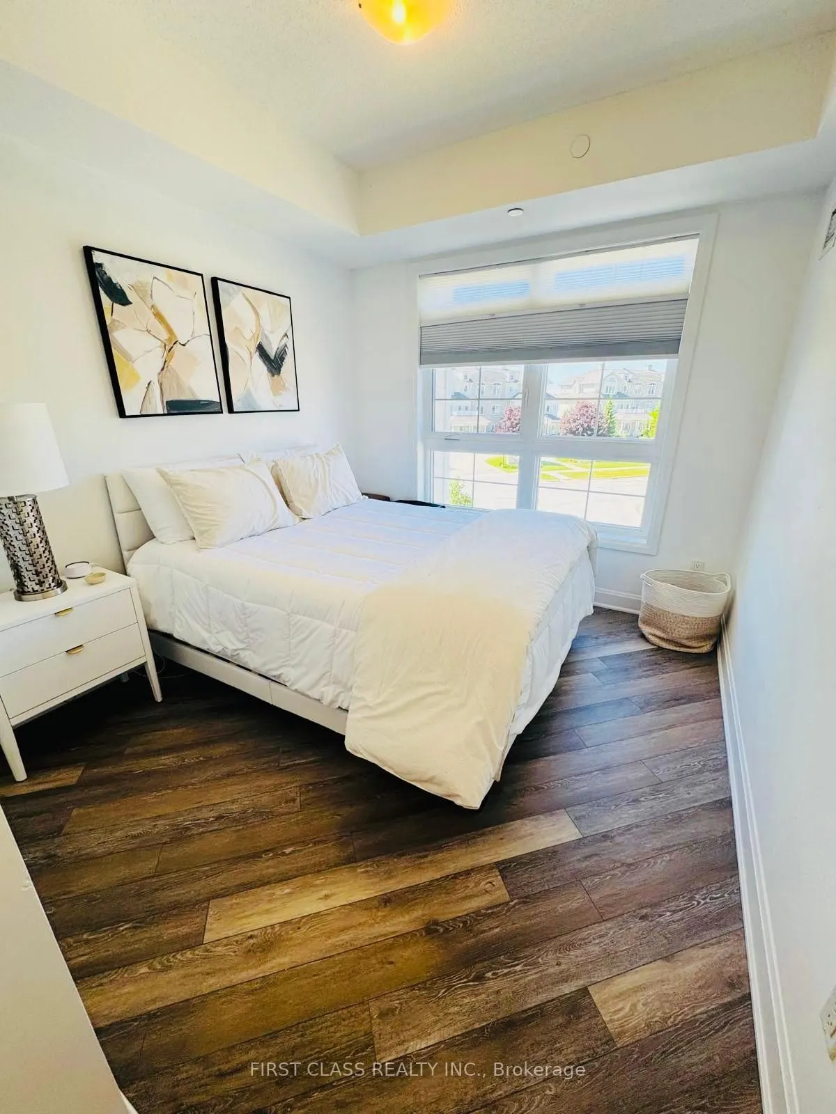 50 Lakebreeze Drive #306
