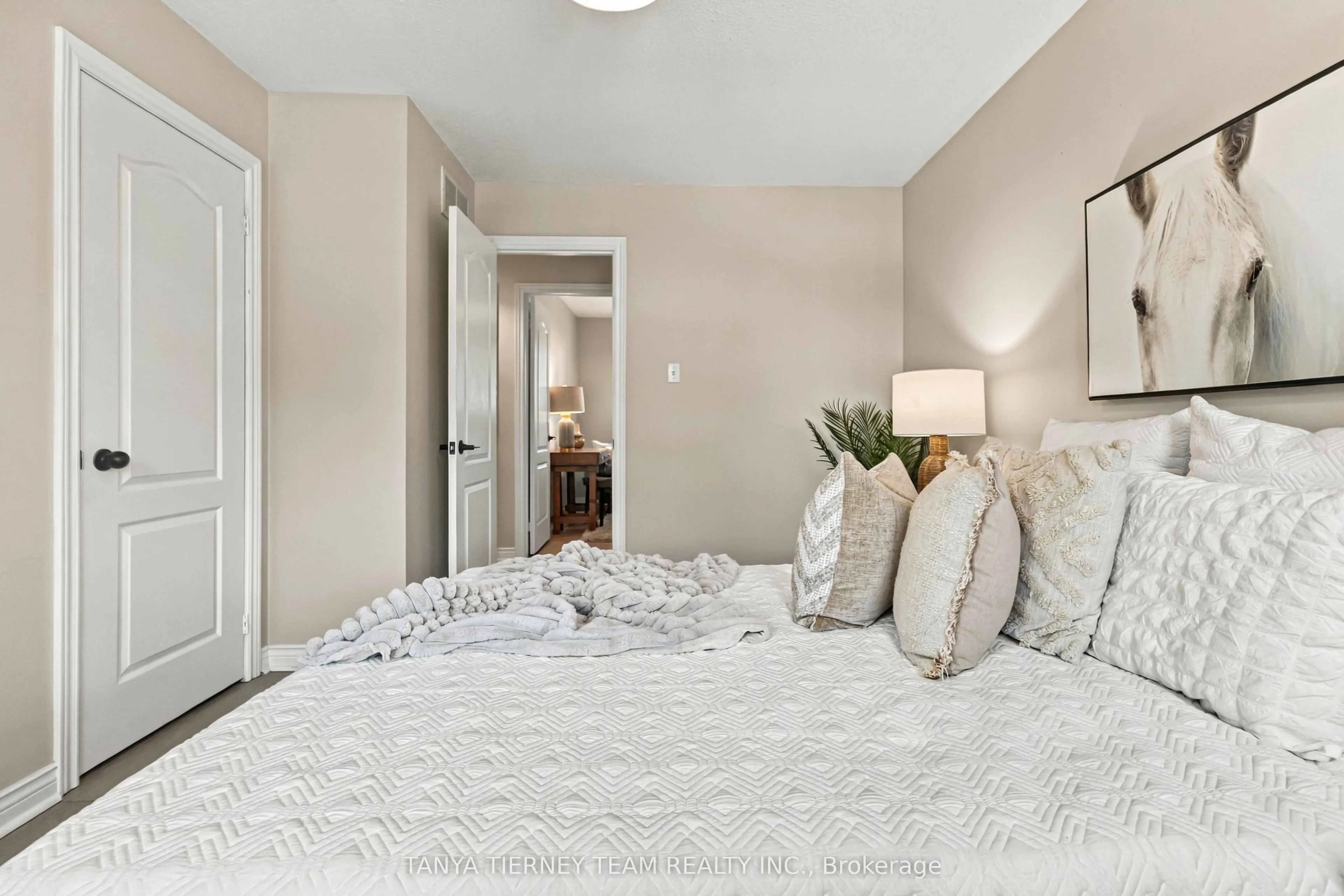 509 Dunlop Street W