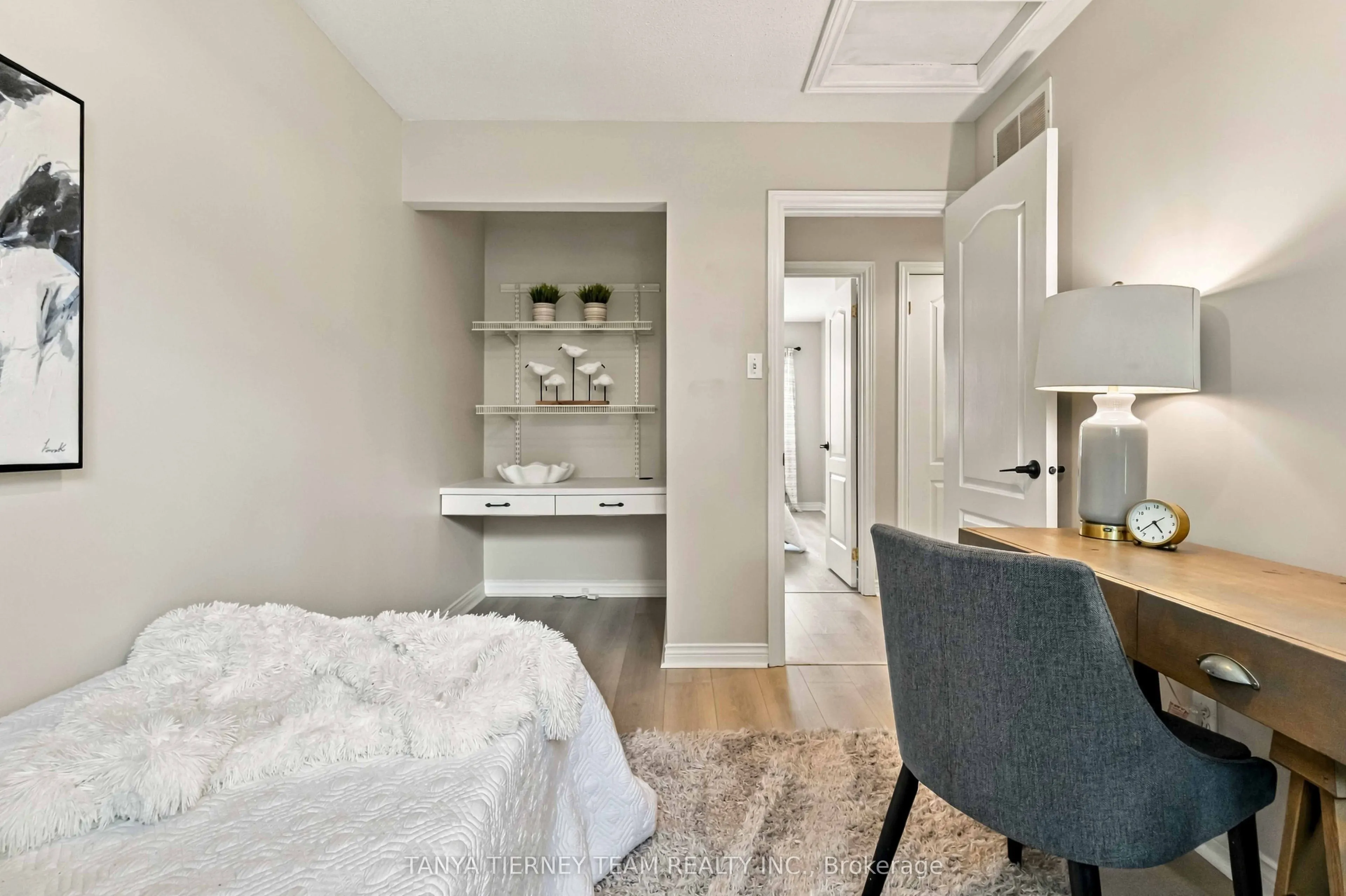 509 Dunlop Street W