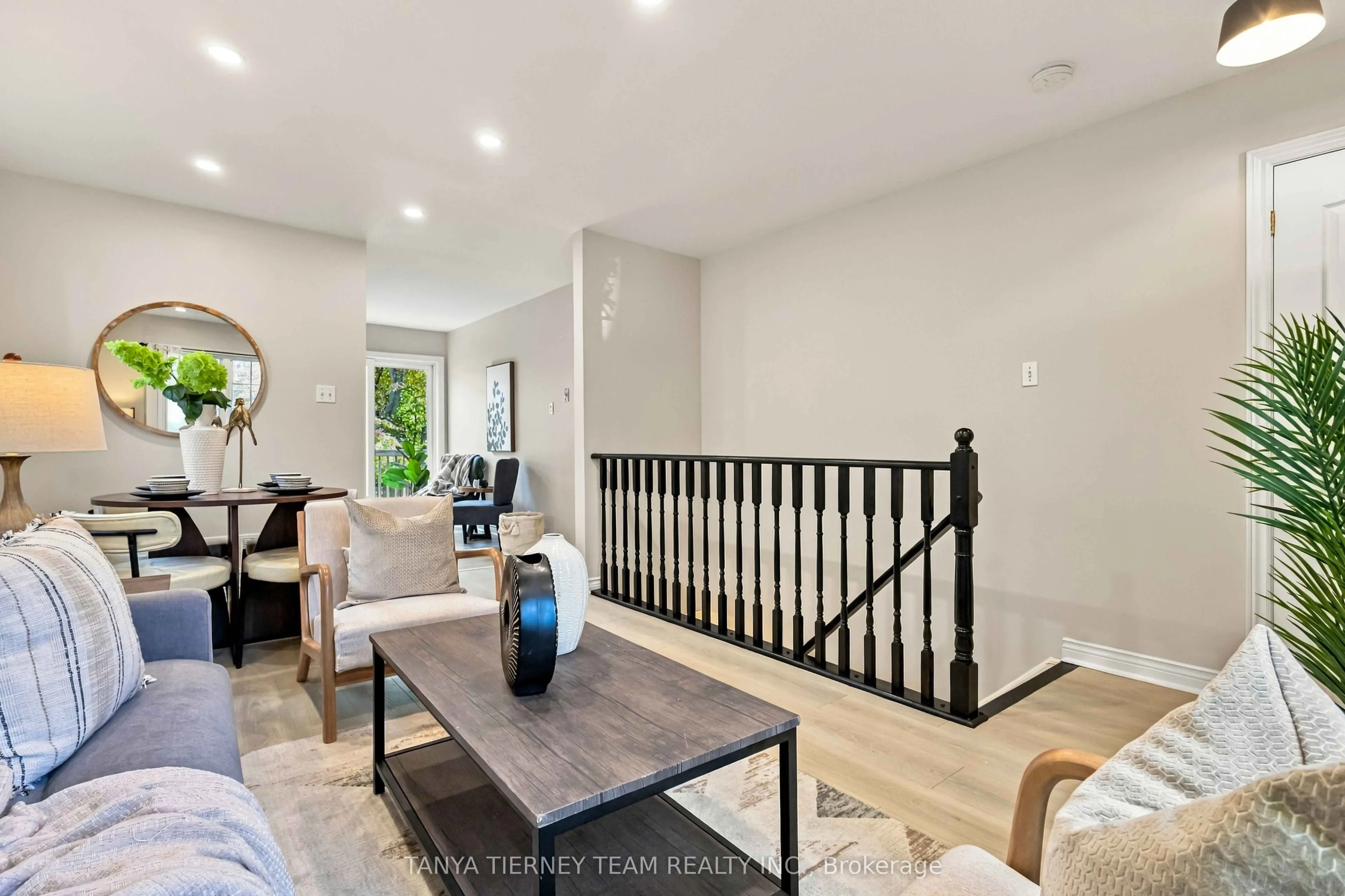 509 Dunlop Street W
