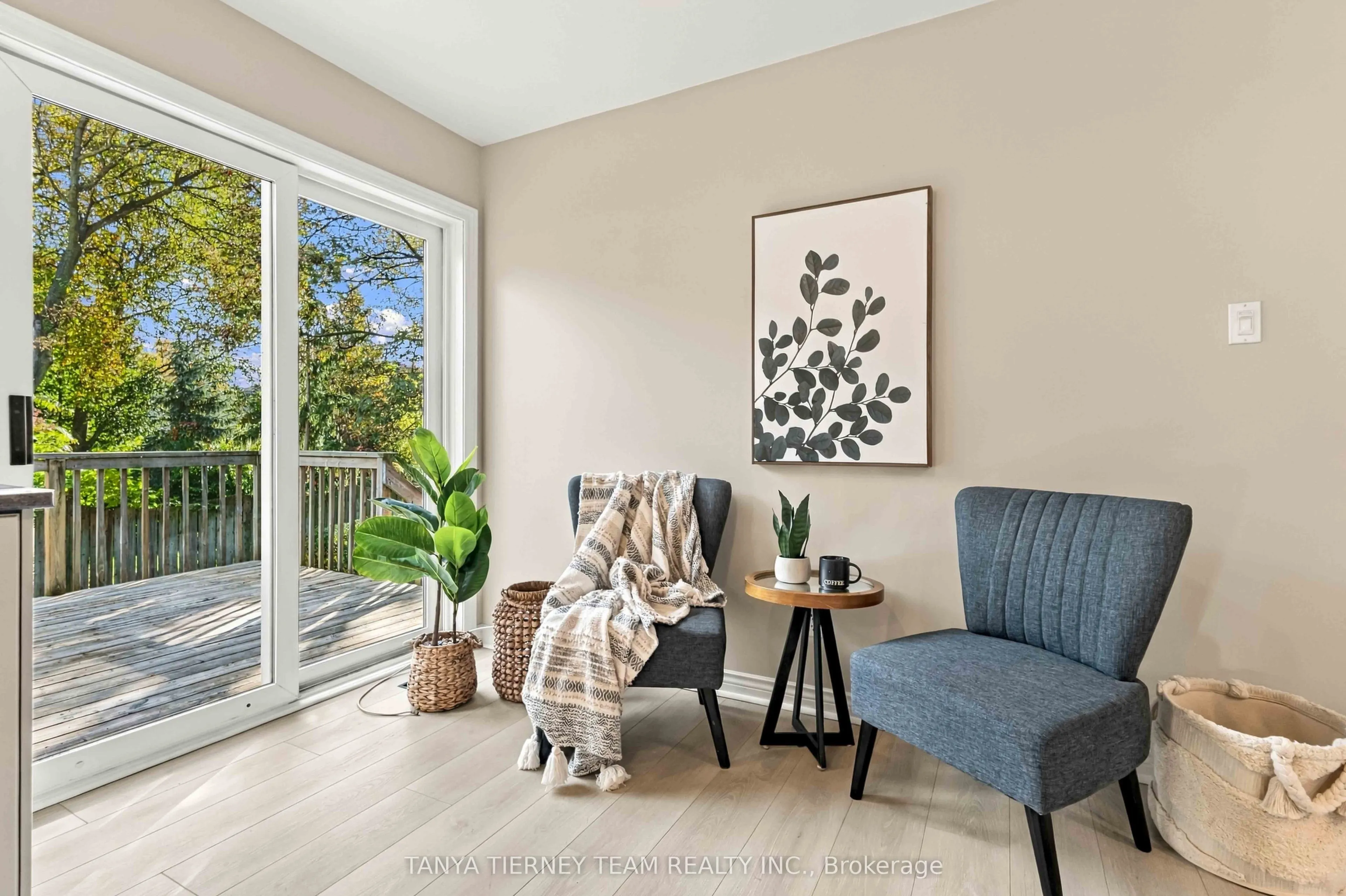 509 Dunlop Street W