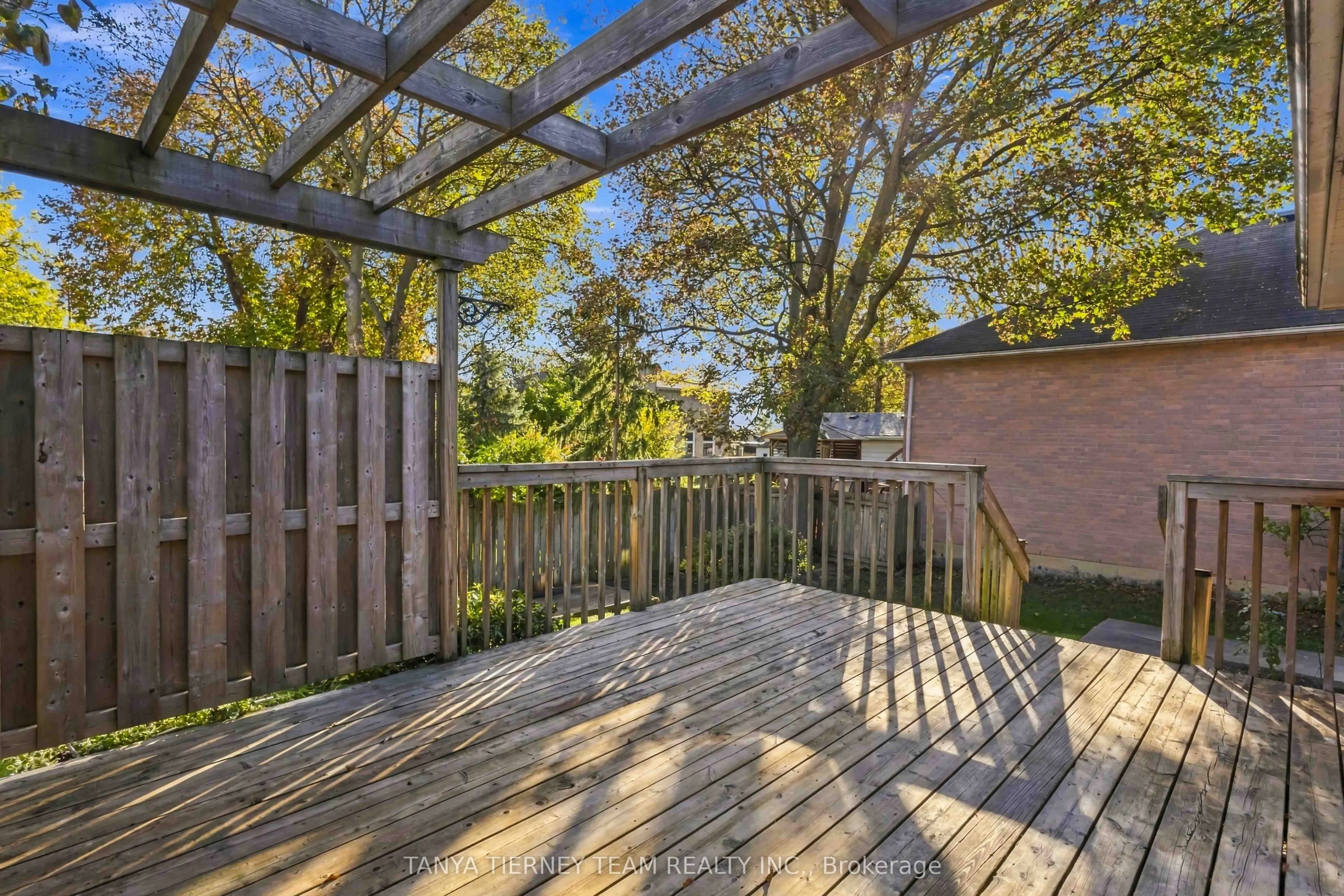 509 Dunlop Street W