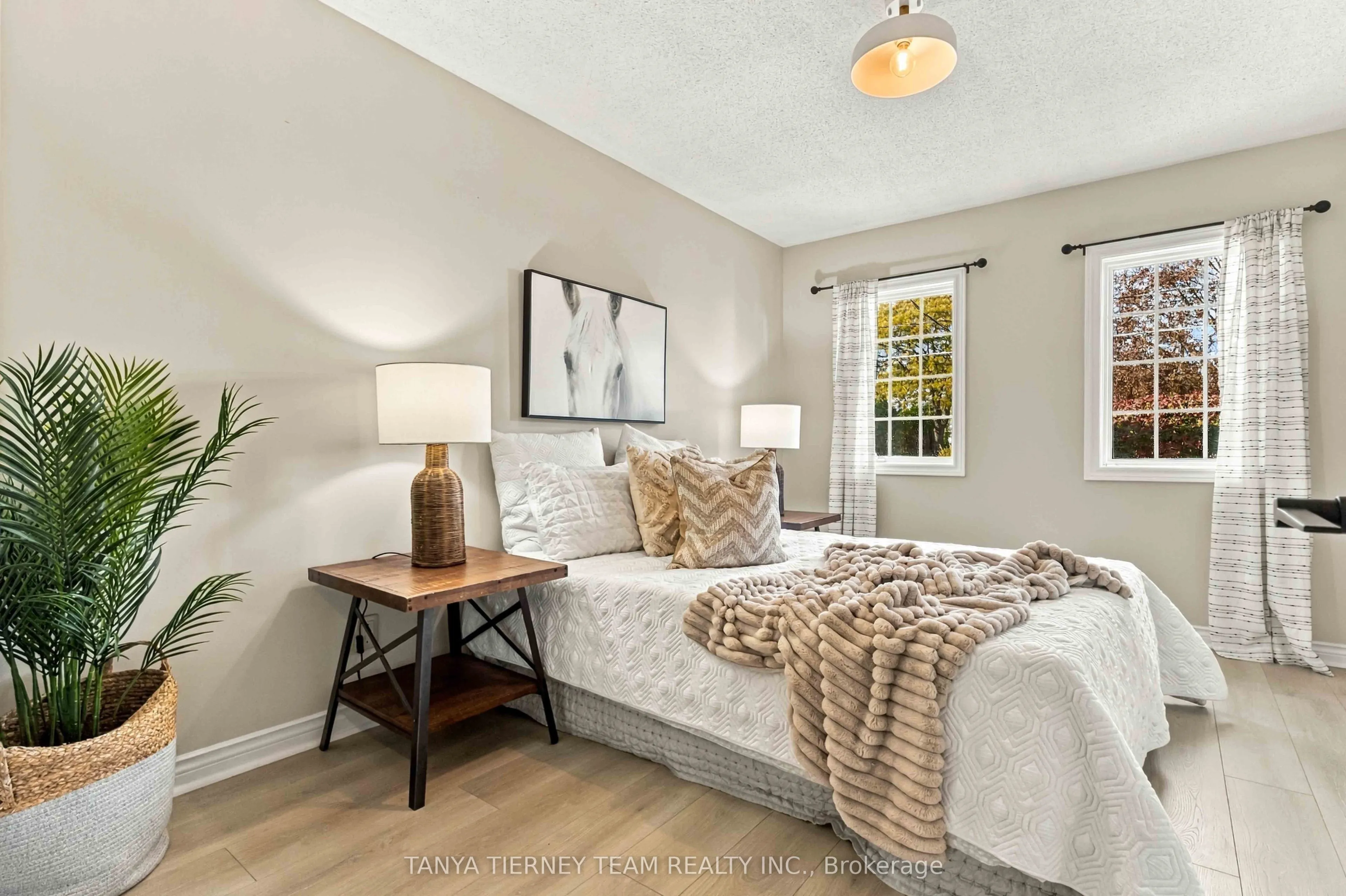 509 Dunlop Street W