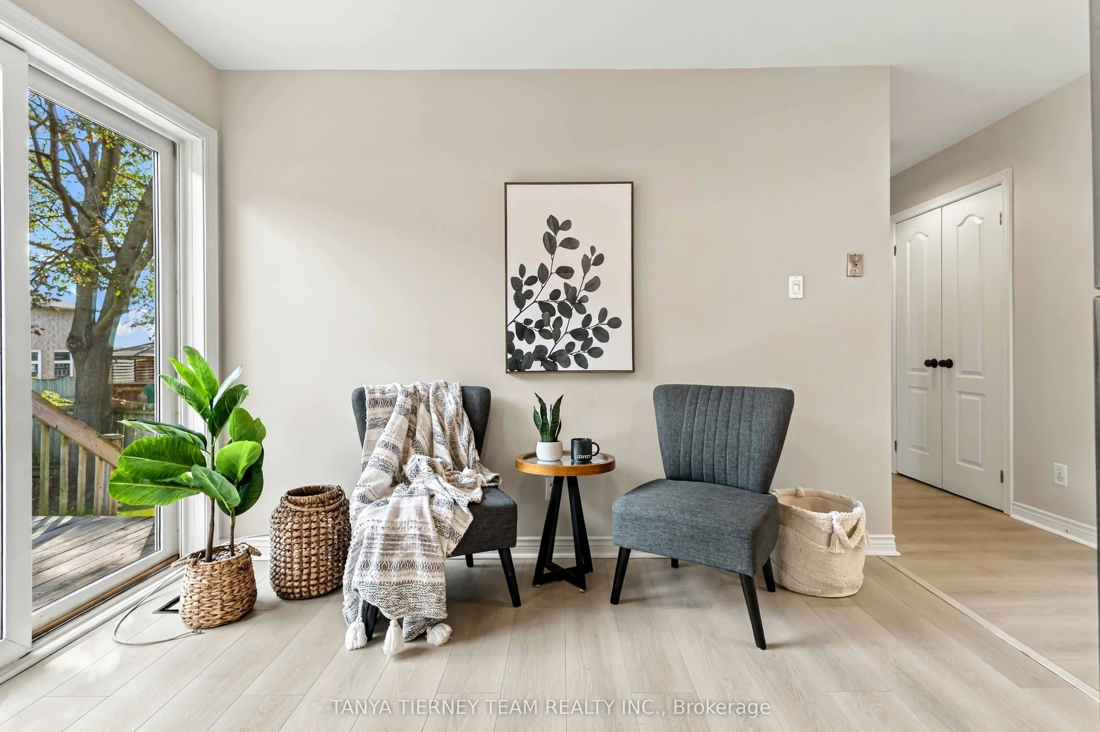 509 Dunlop Street W