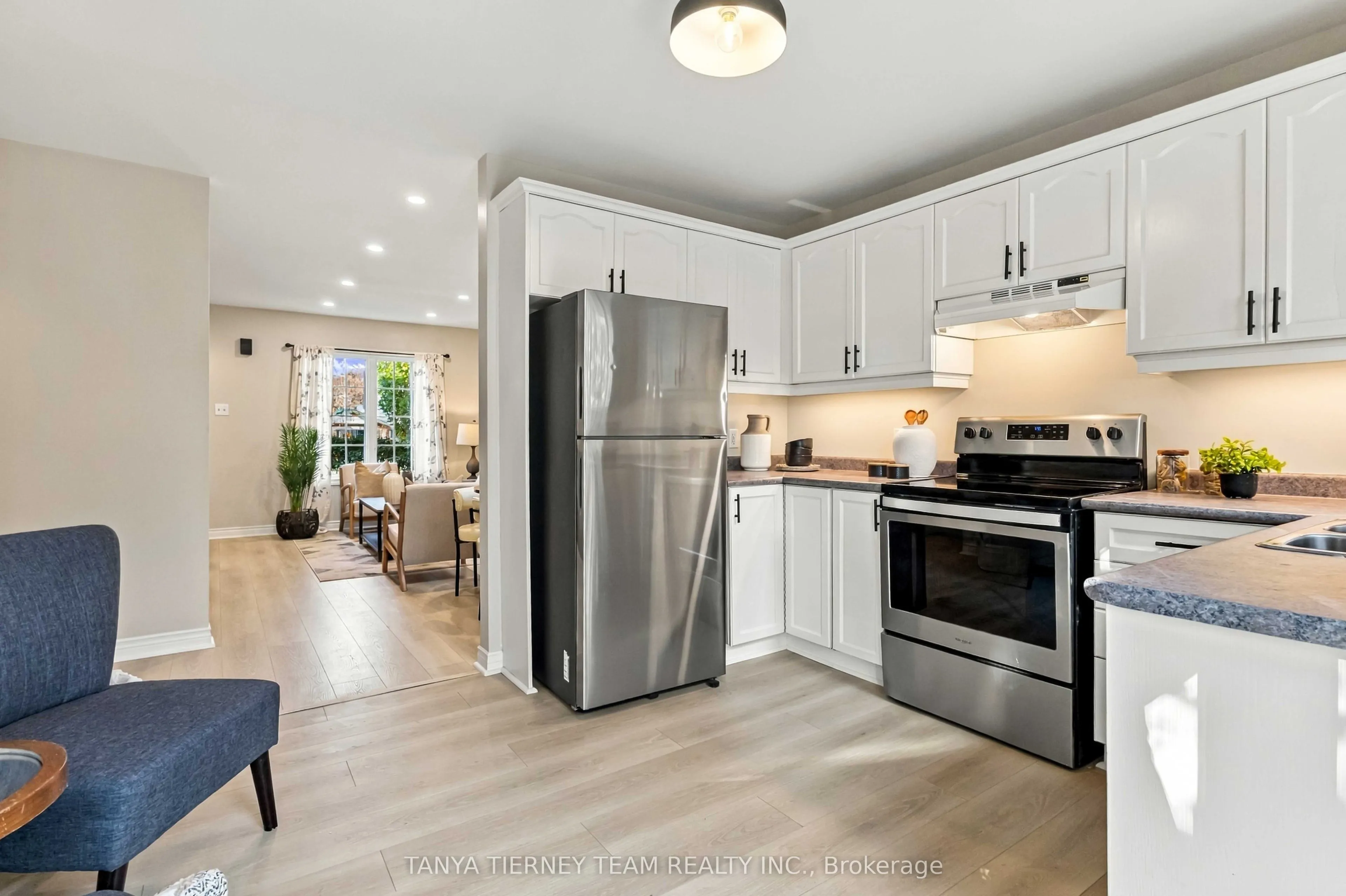 509 Dunlop Street W