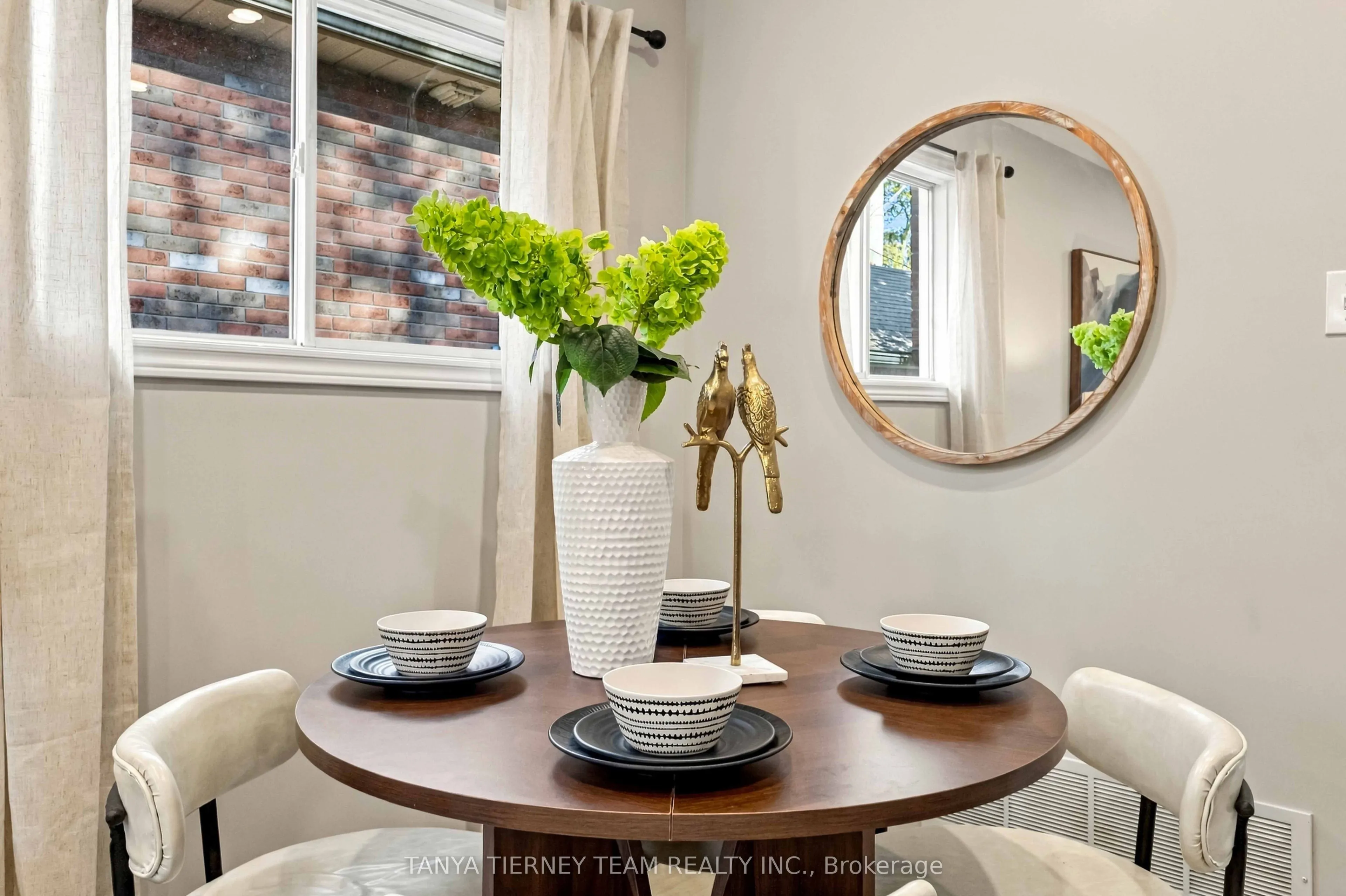 509 Dunlop Street W