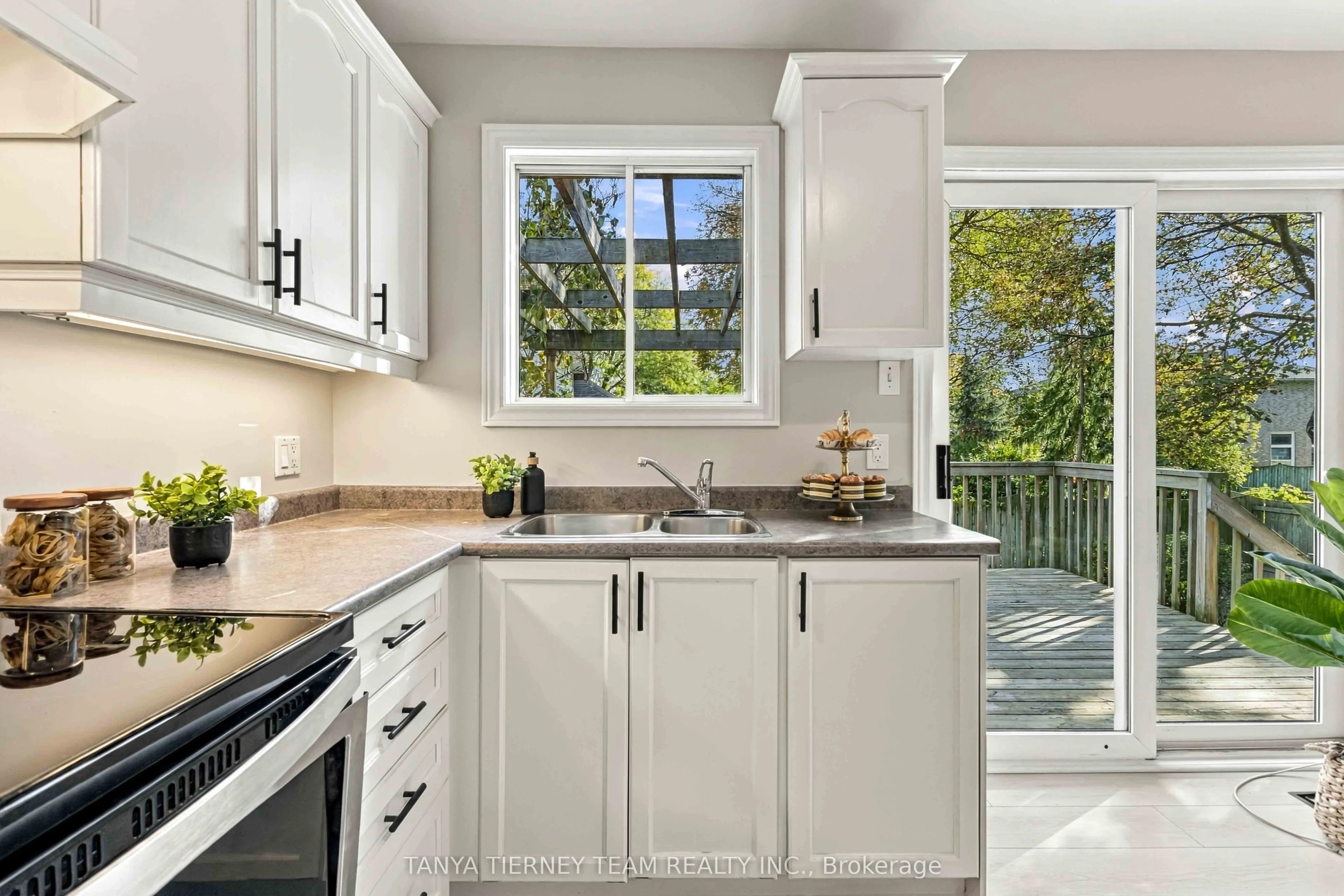 509 Dunlop Street W