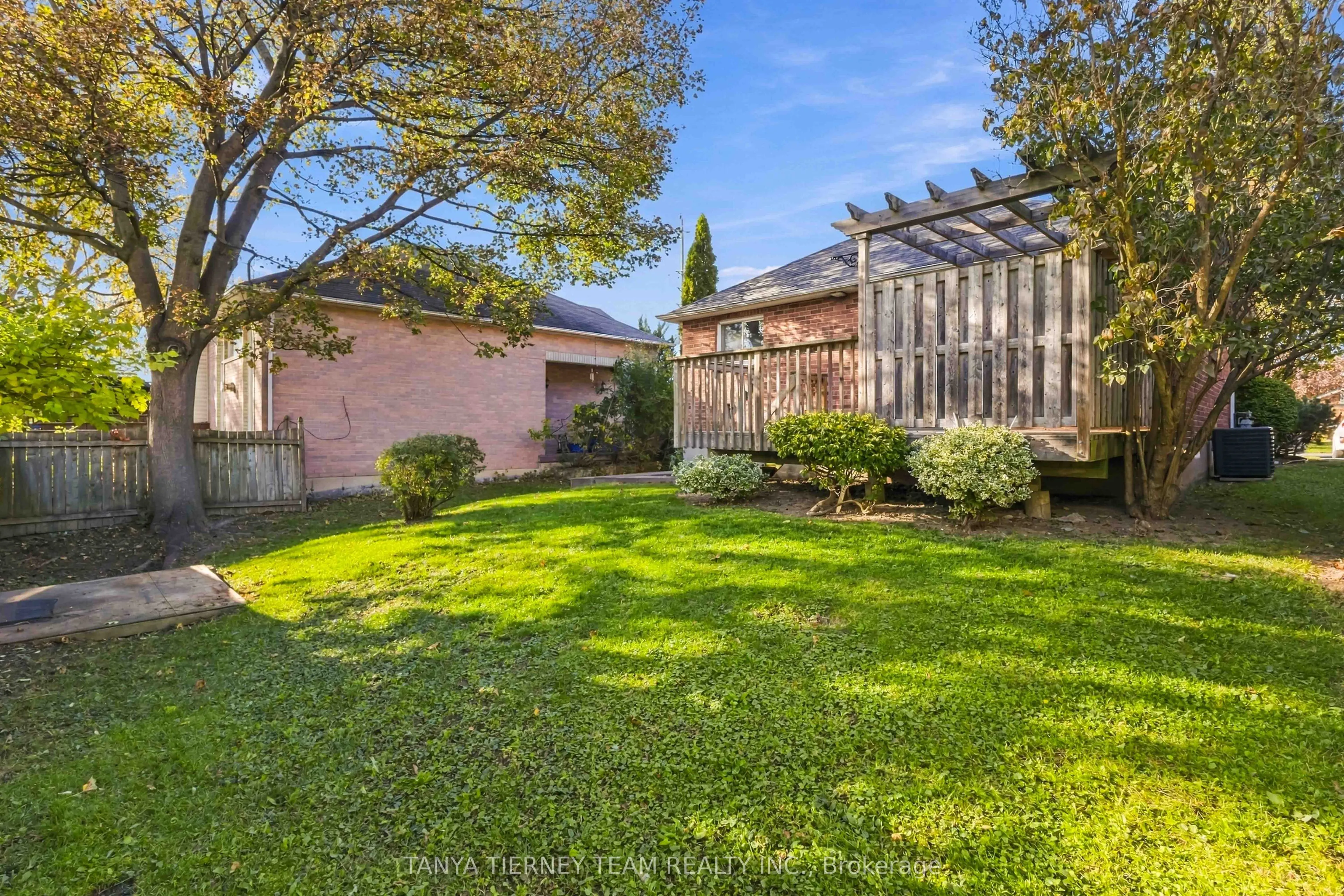 509 Dunlop Street W