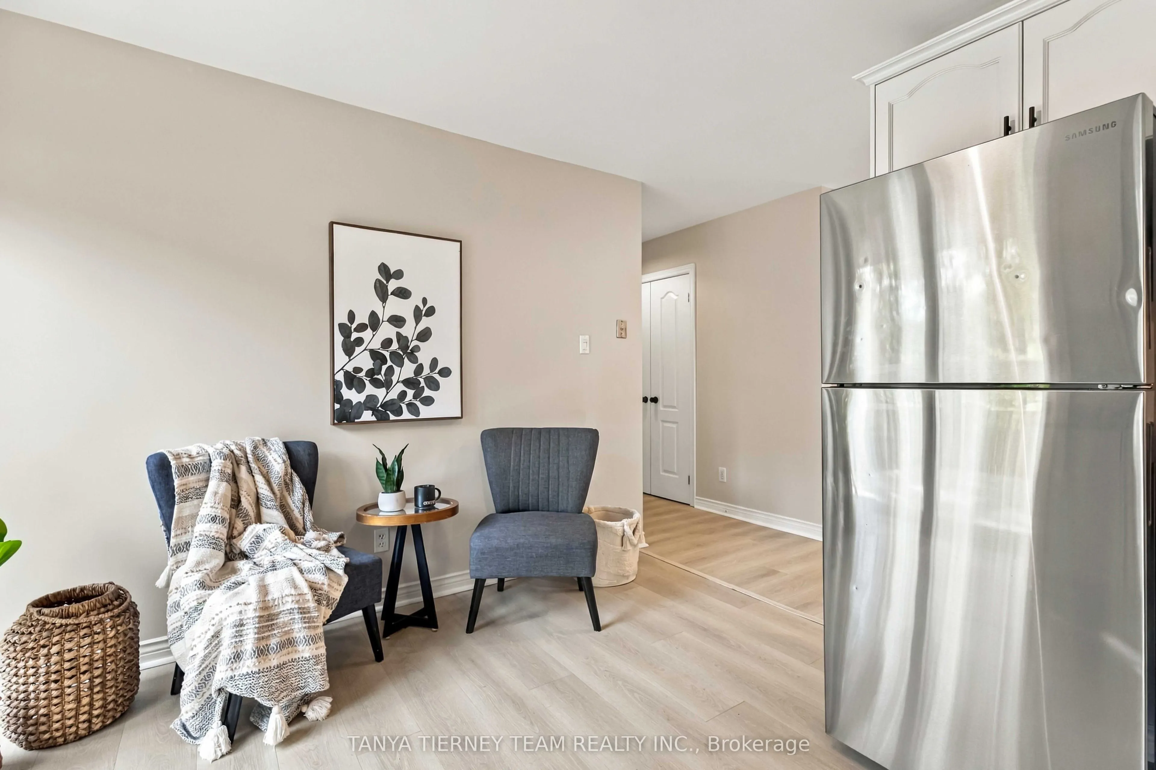 509 Dunlop Street W
