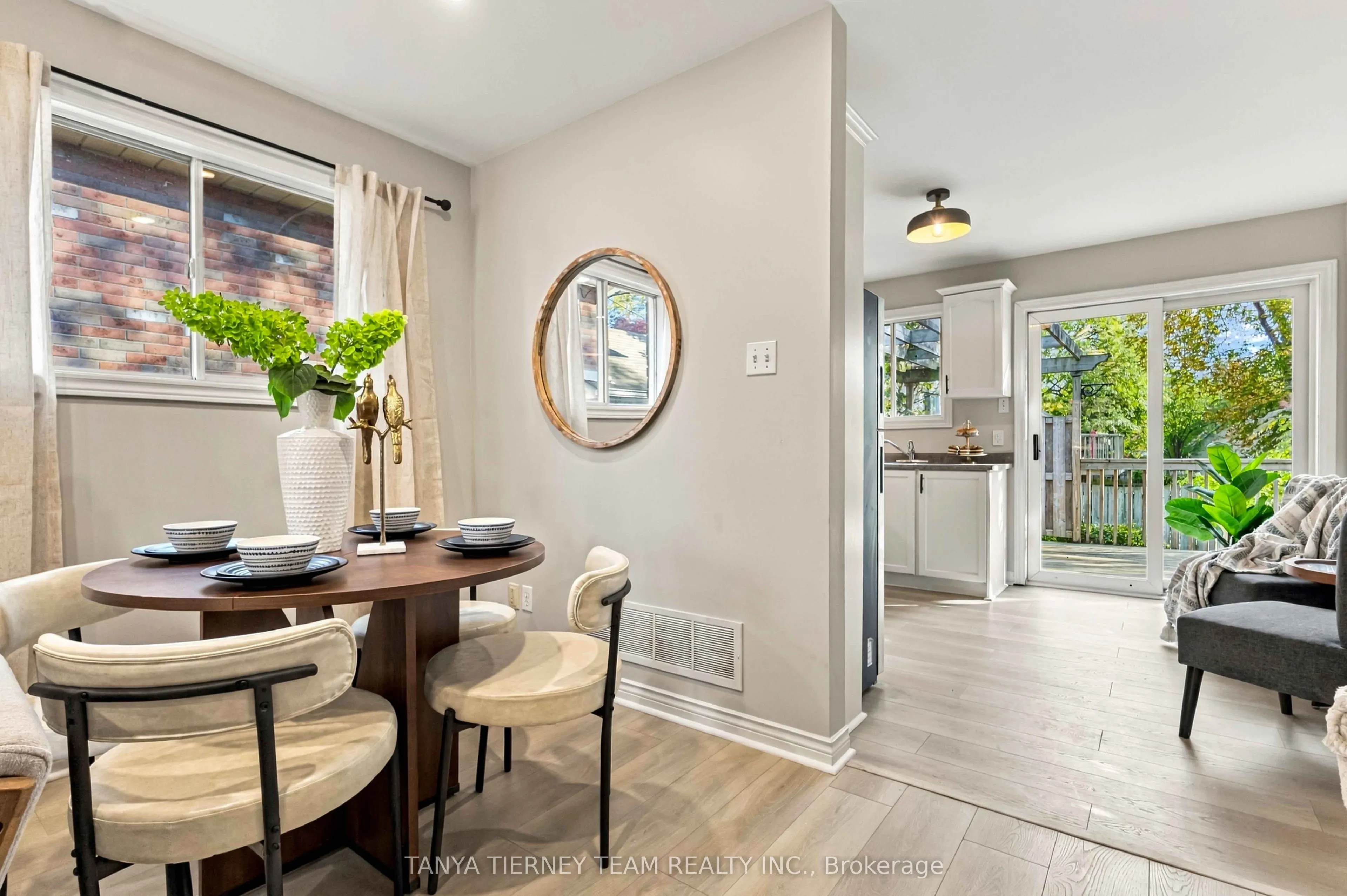 509 Dunlop Street W
