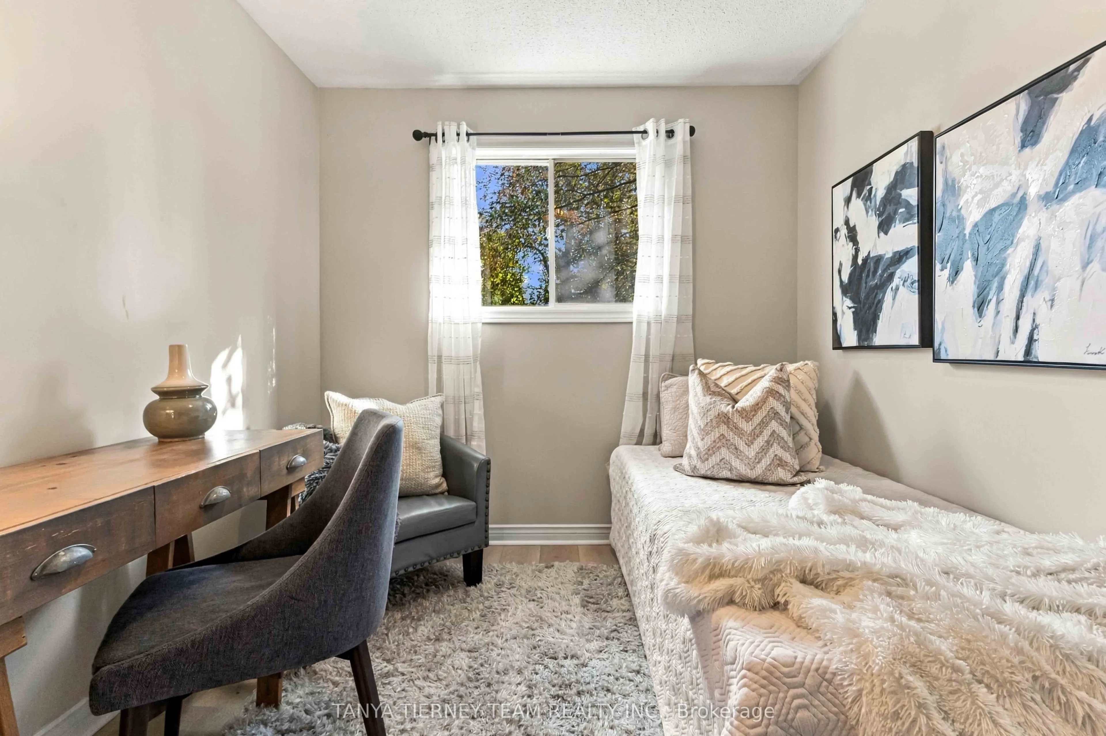 509 Dunlop Street W