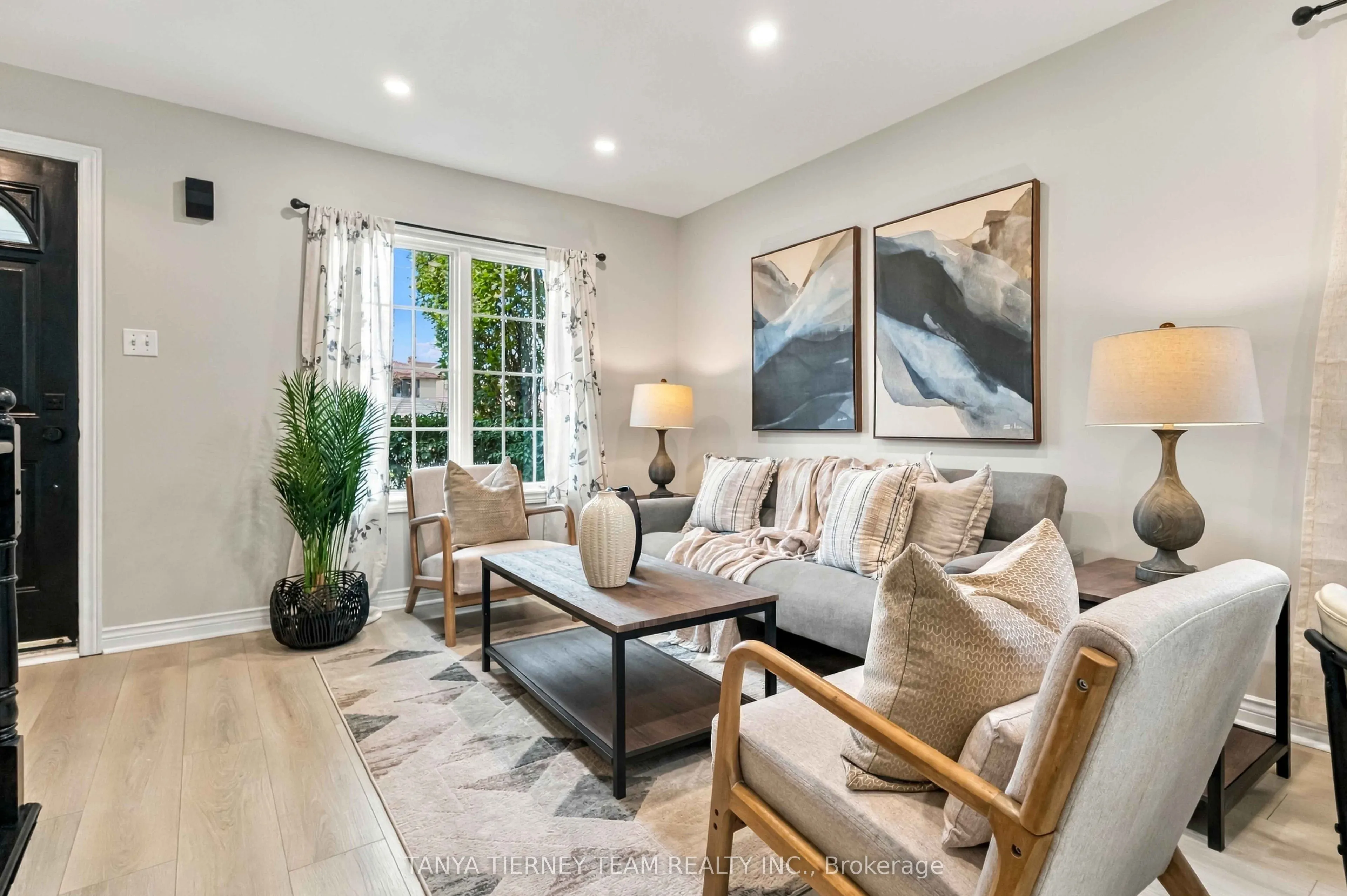 509 Dunlop Street W