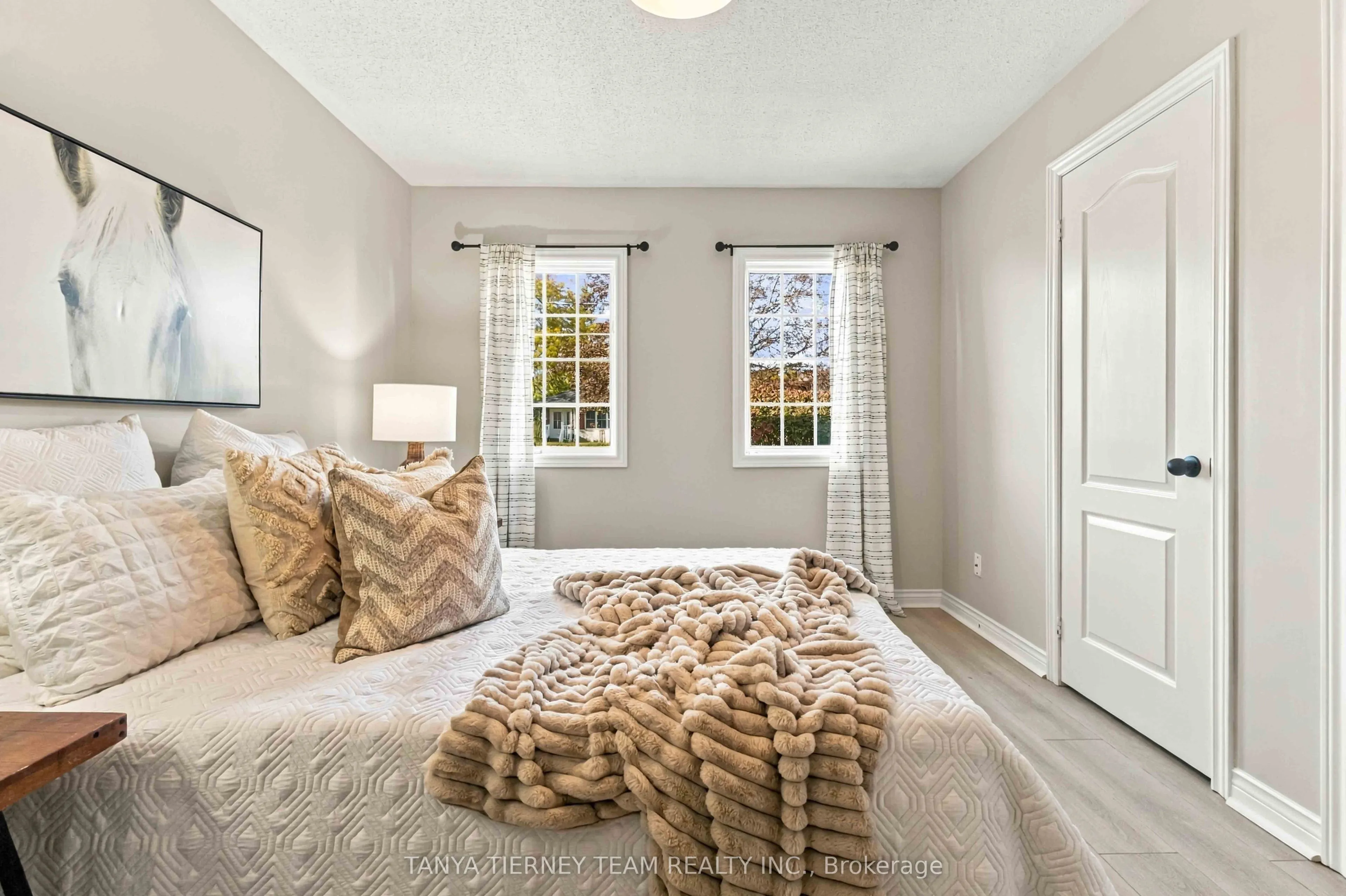 509 Dunlop Street W
