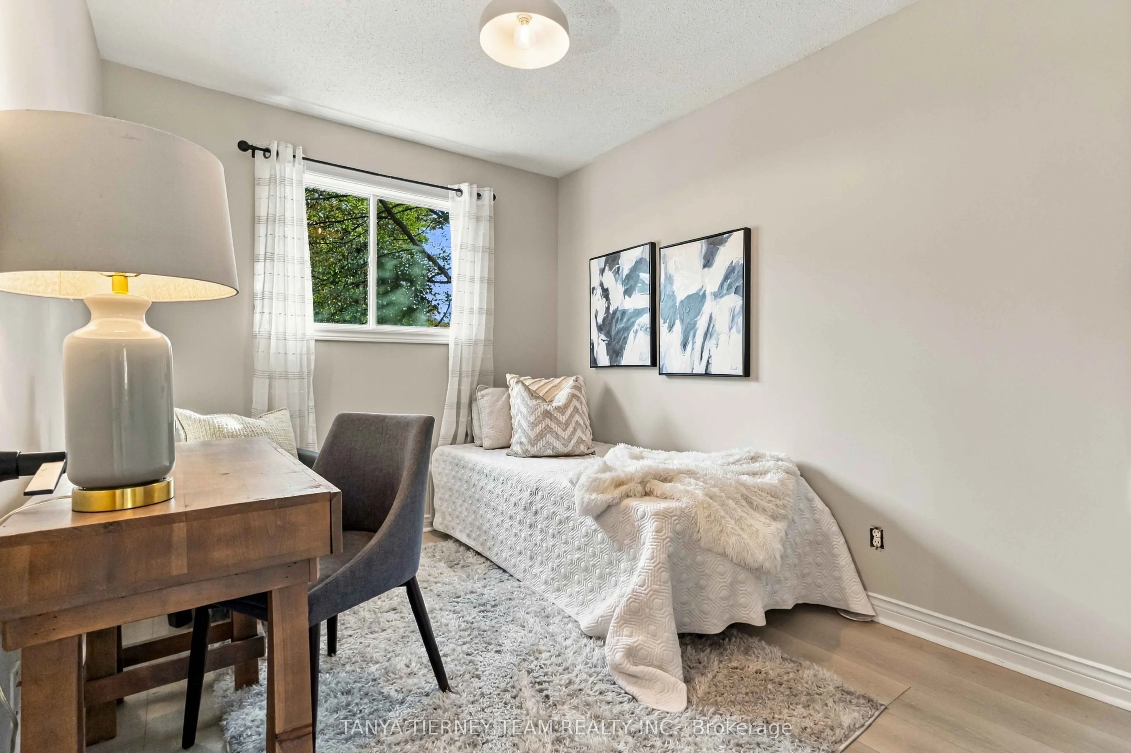 509 Dunlop Street W