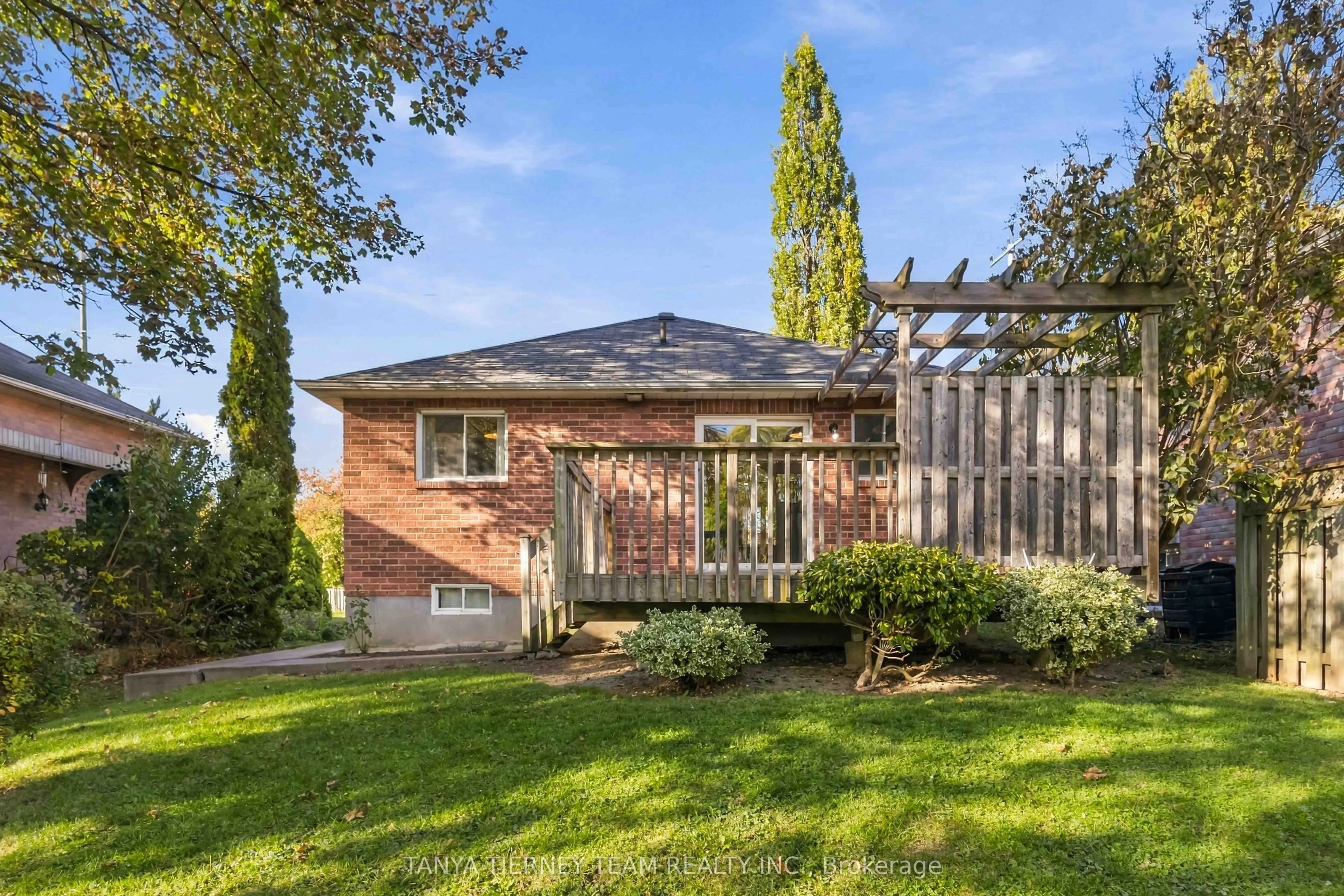 509 Dunlop Street W