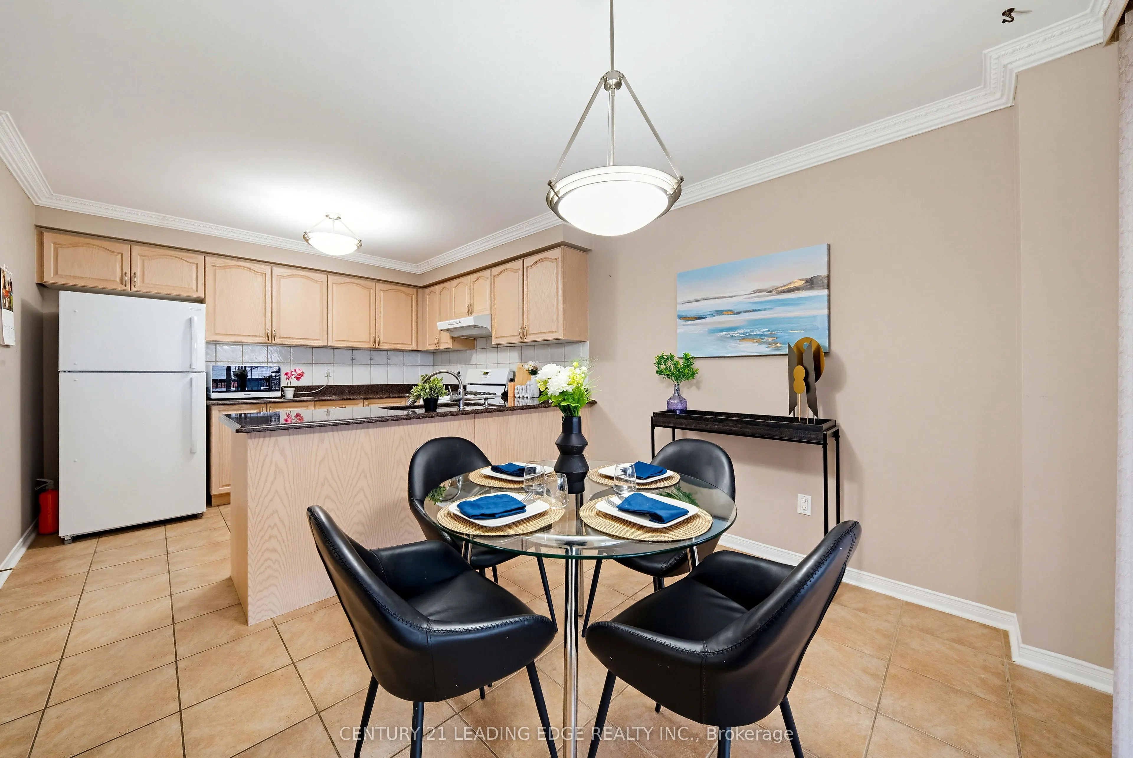 75 Howlett Crescent