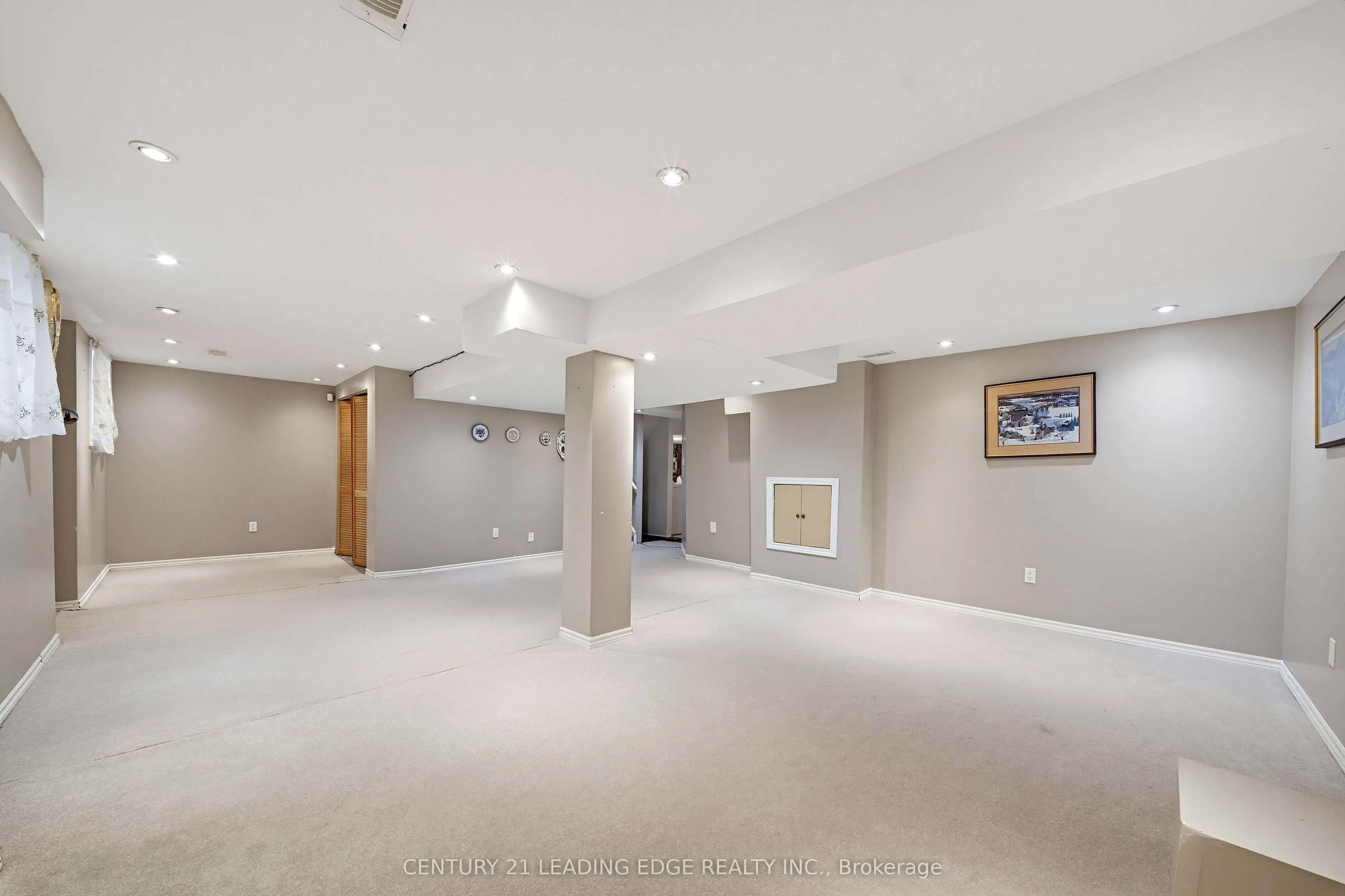 75 Howlett Crescent