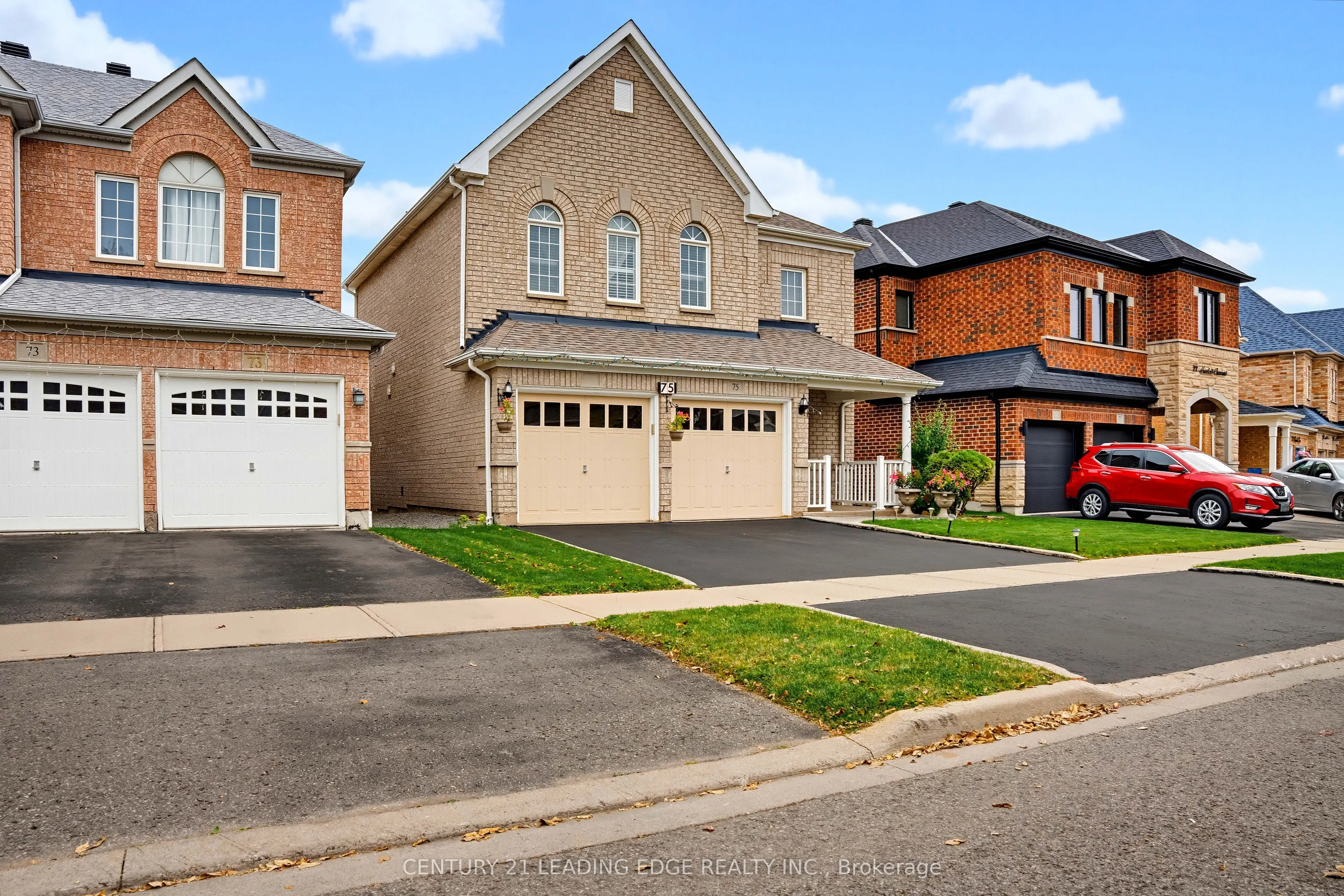 75 Howlett Crescent
