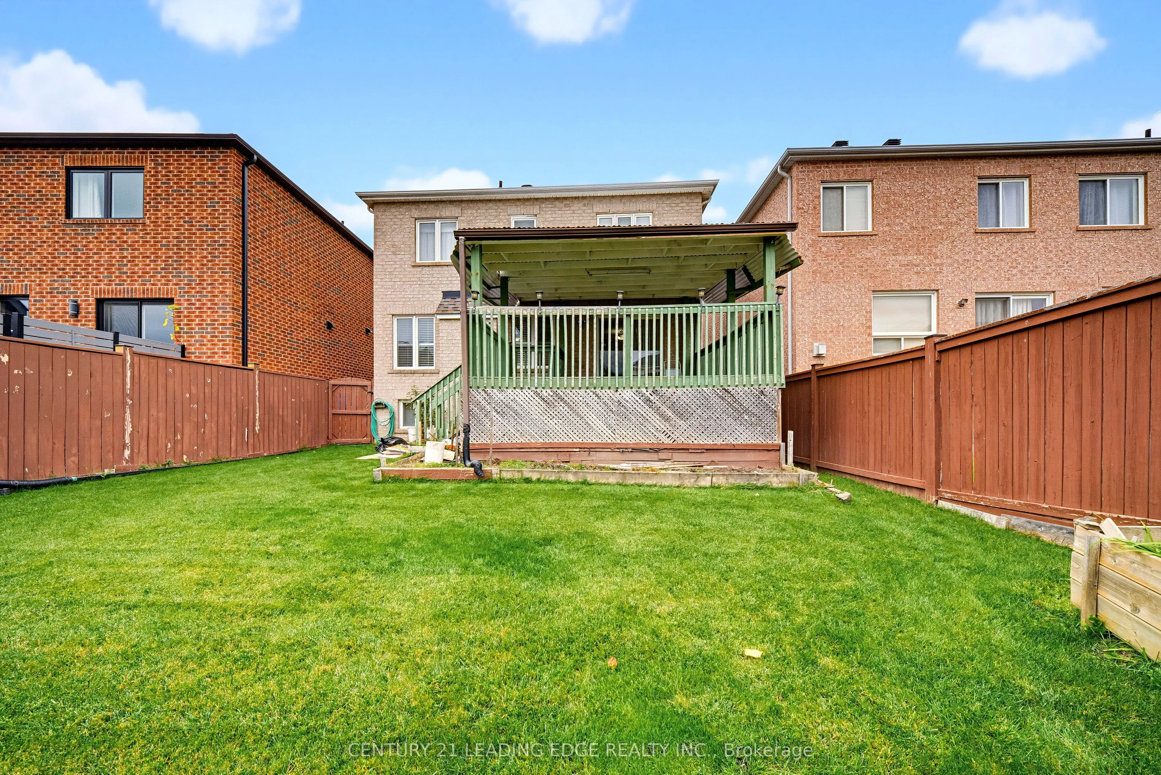 75 Howlett Crescent