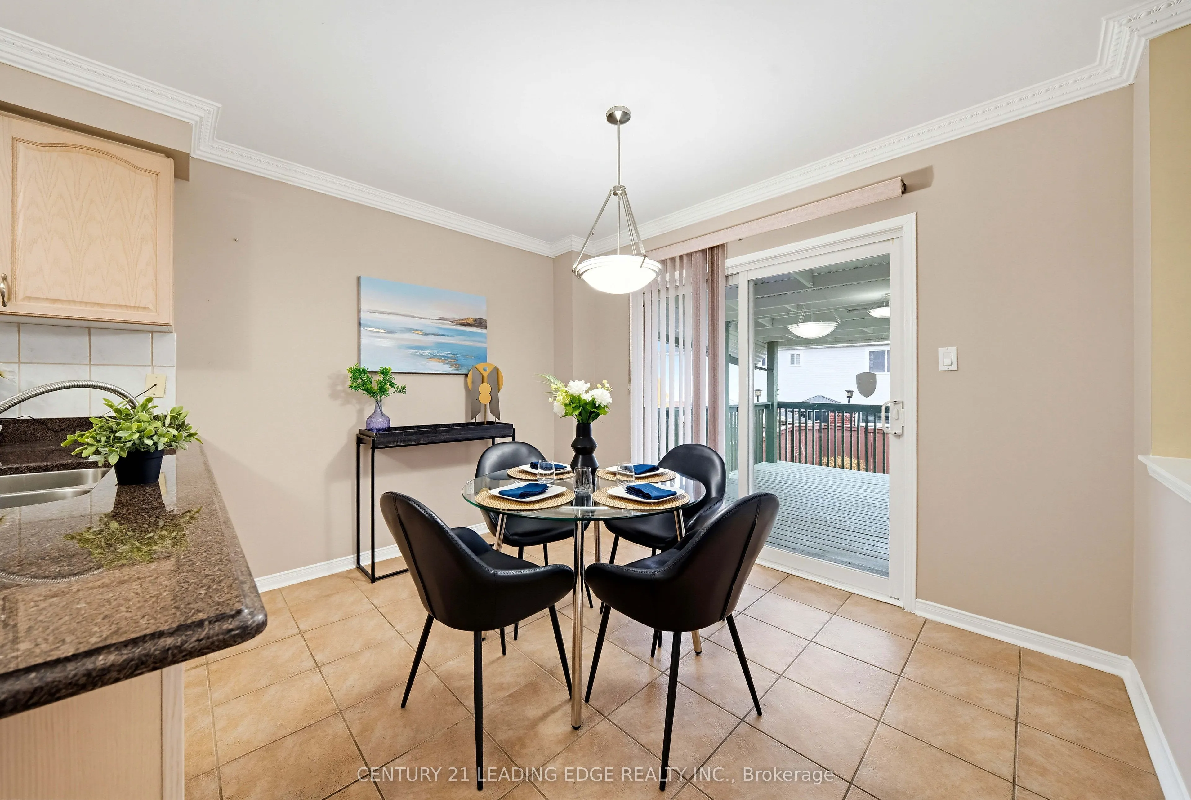 75 Howlett Crescent