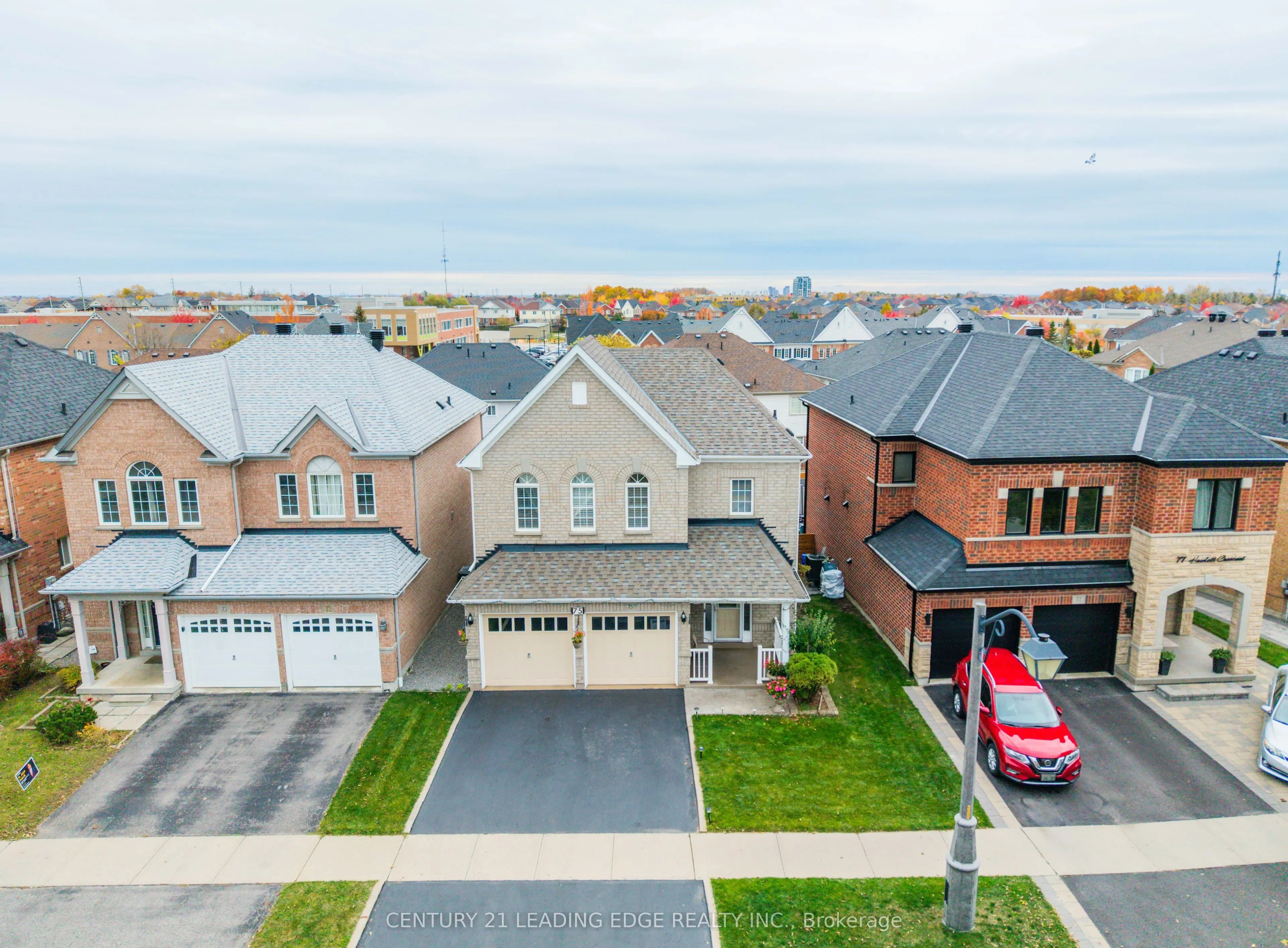 75 Howlett Crescent