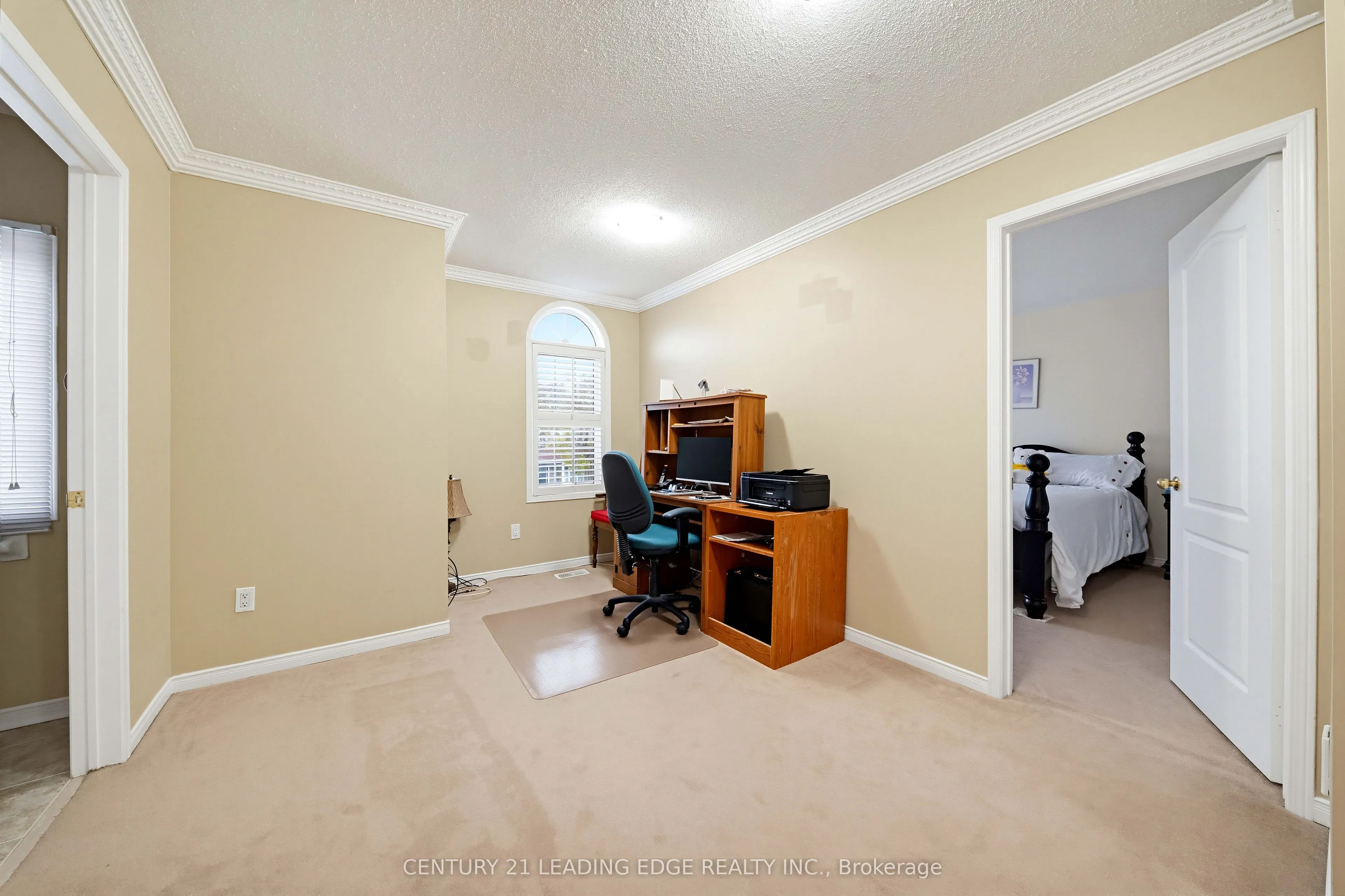 75 Howlett Crescent