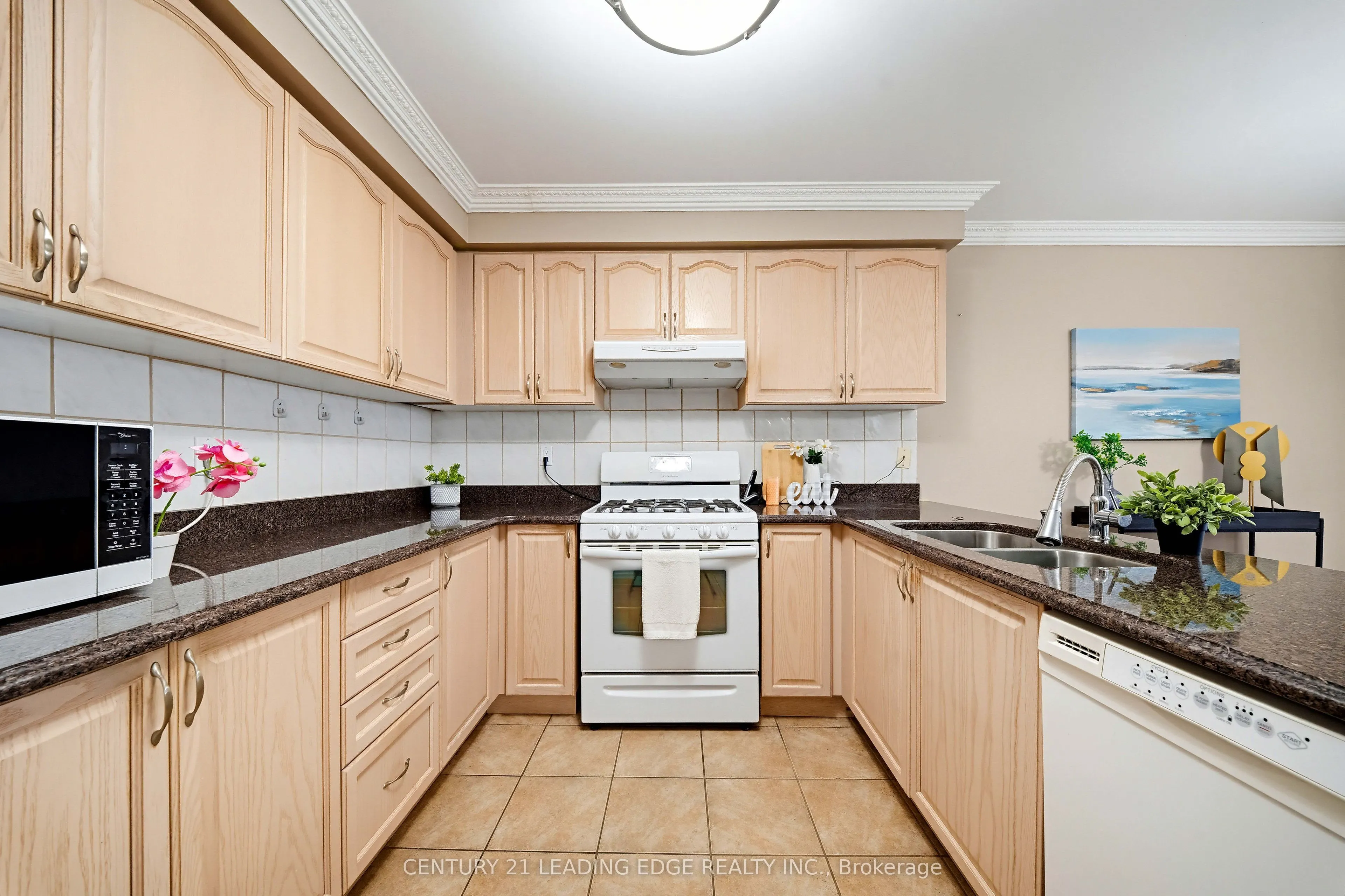 75 Howlett Crescent