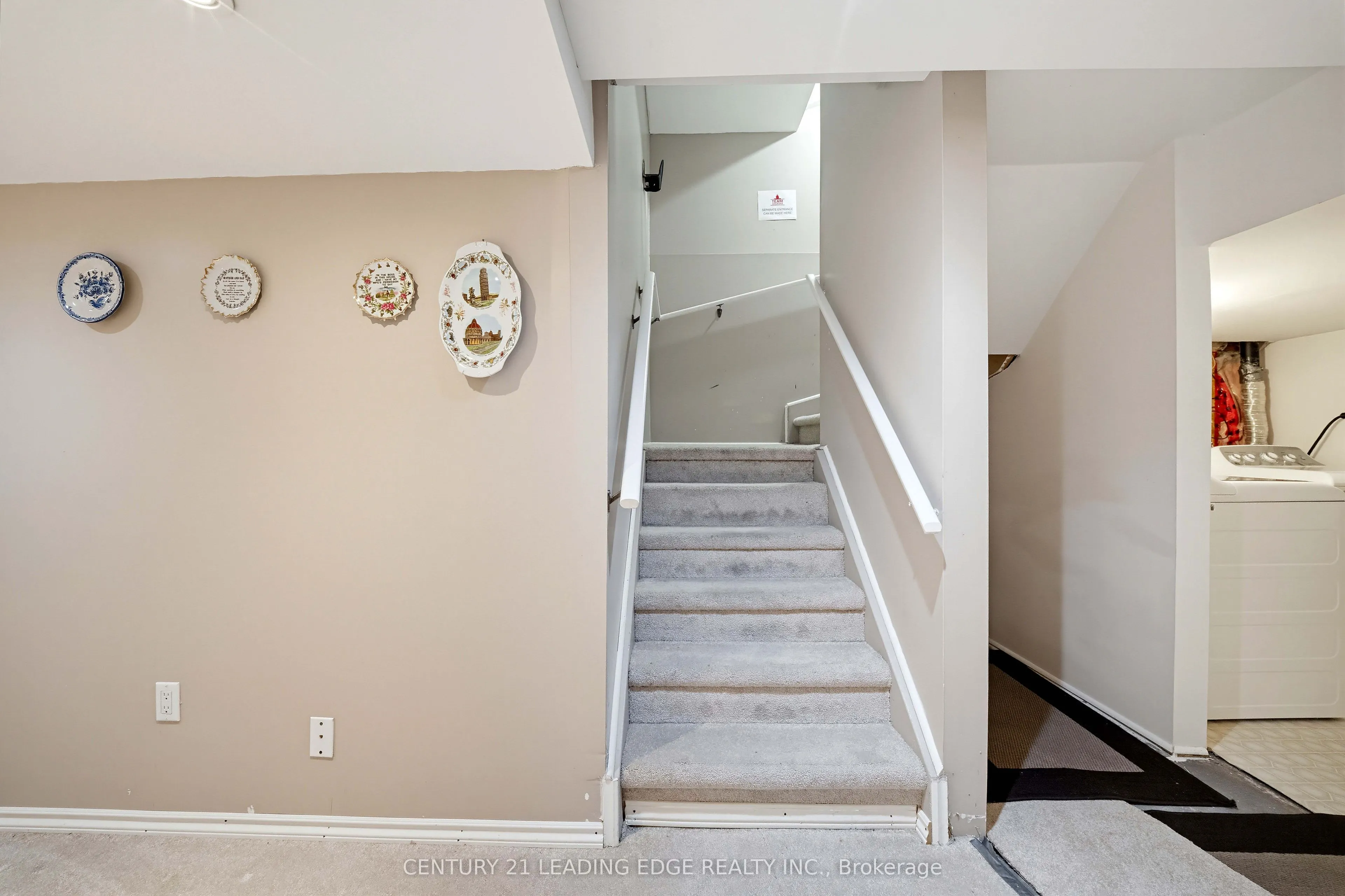 75 Howlett Crescent
