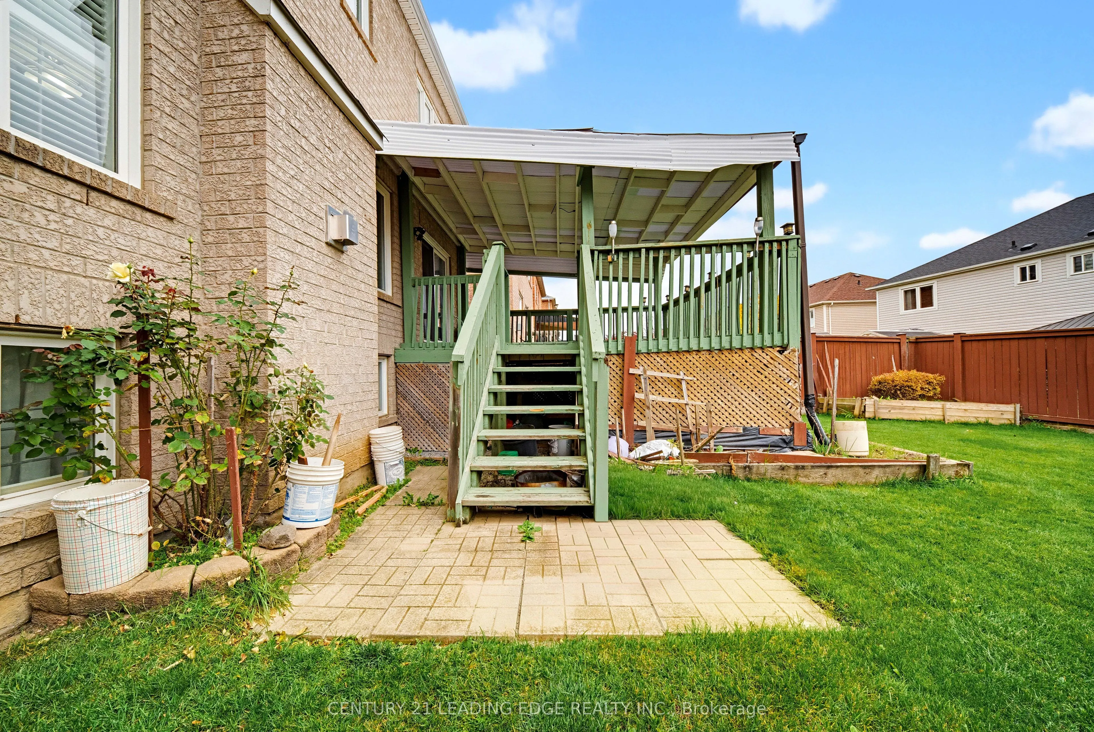 75 Howlett Crescent