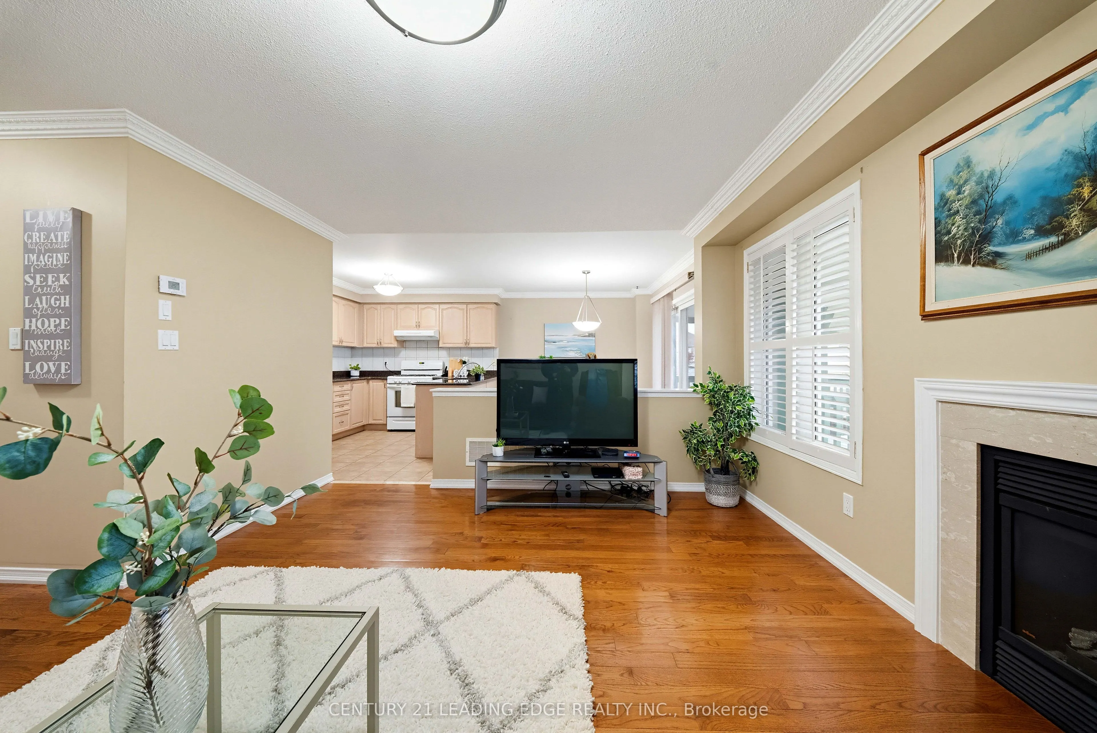 75 Howlett Crescent