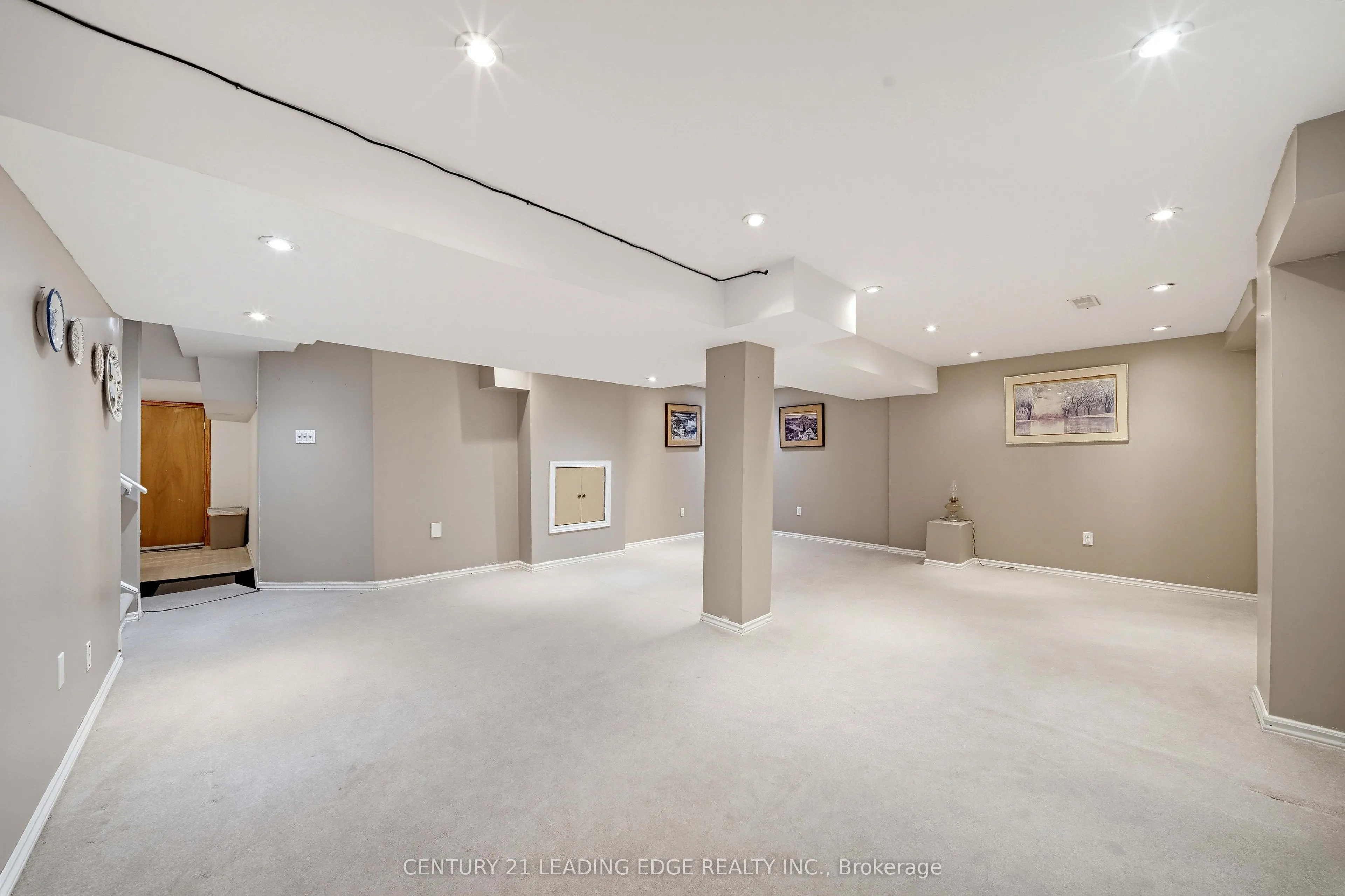 75 Howlett Crescent